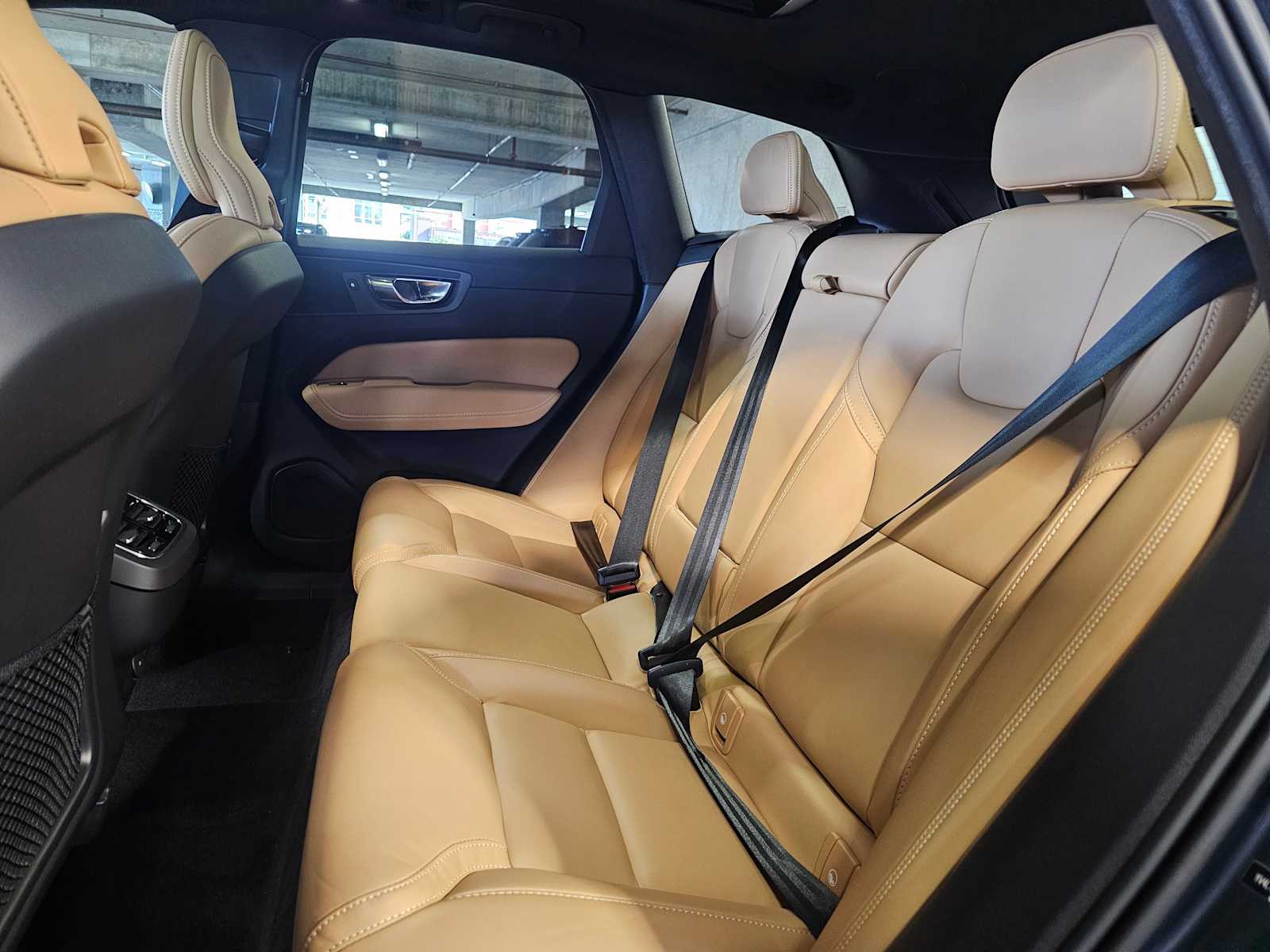 Thumbnail: 2022 Volvo XC60 - 31