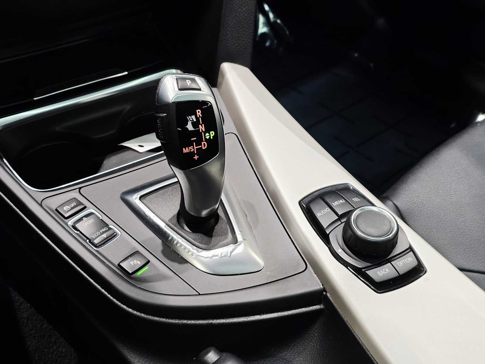 Thumbnail: 2015 BMW 3 Series - 16