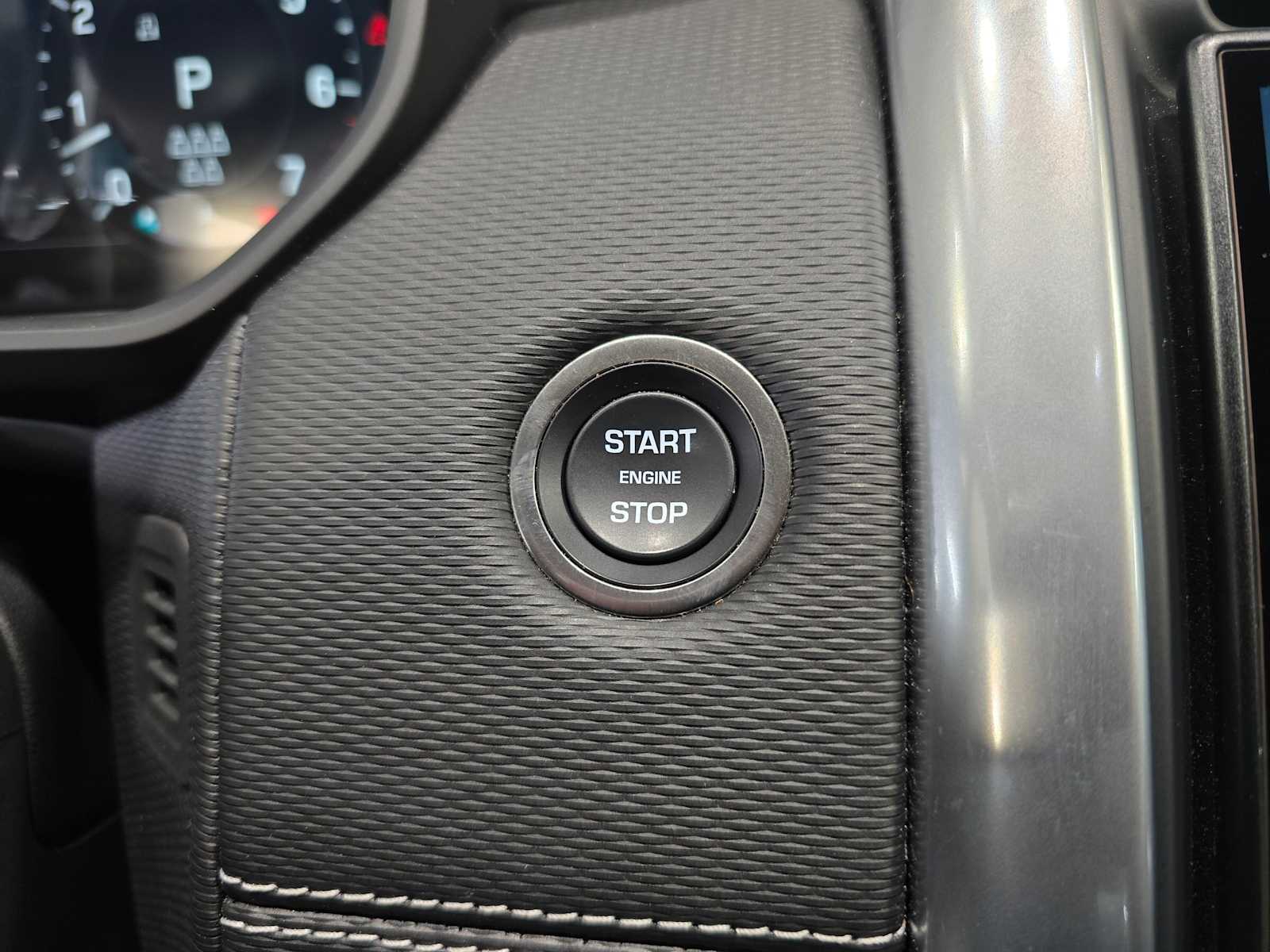 Thumbnail: 2024 Land Rover Discovery - 19