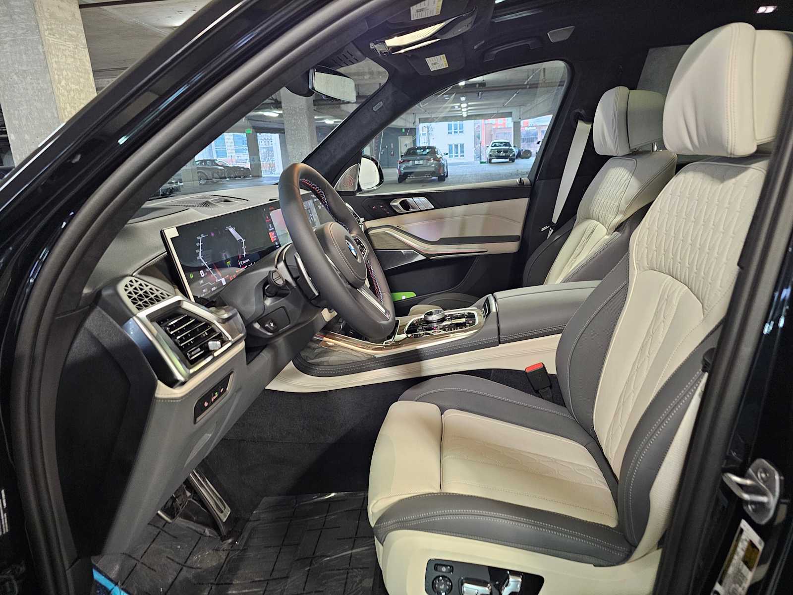 Thumbnail: 2026 BMW X7 - 33