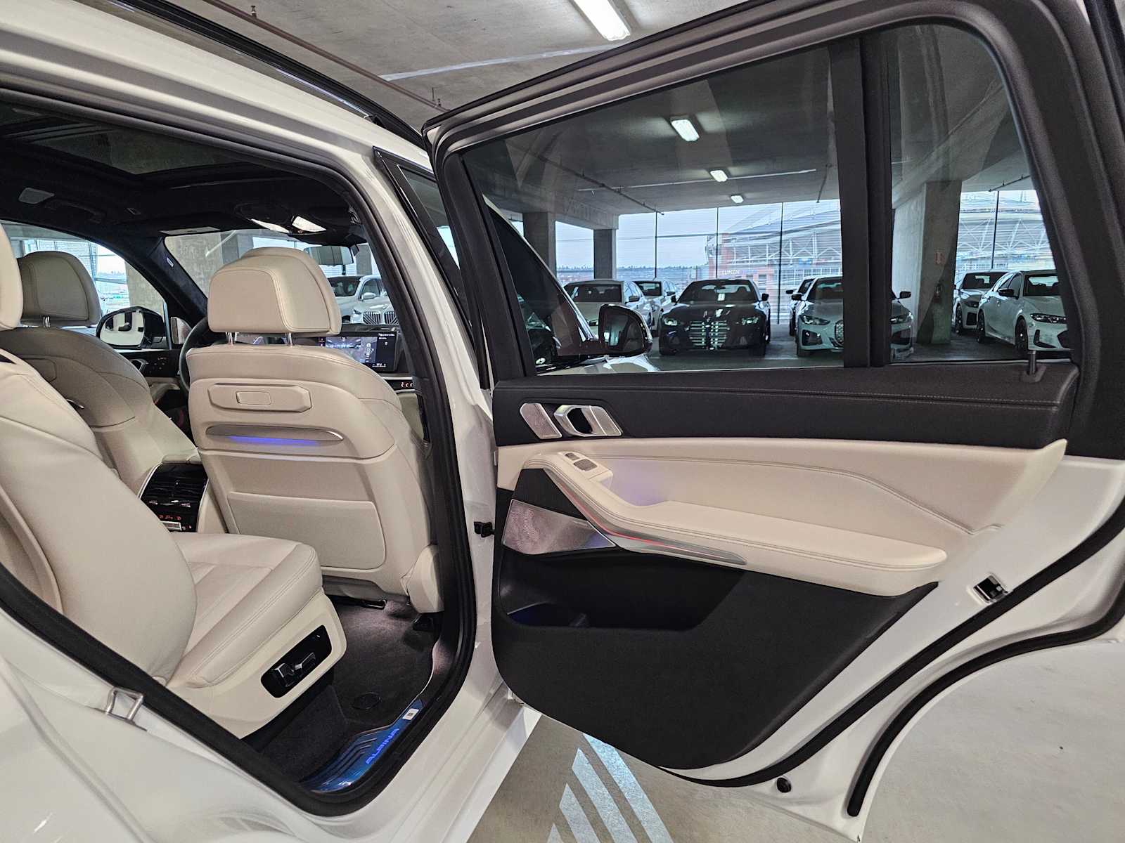 Thumbnail: 2026 BMW X7 - 37