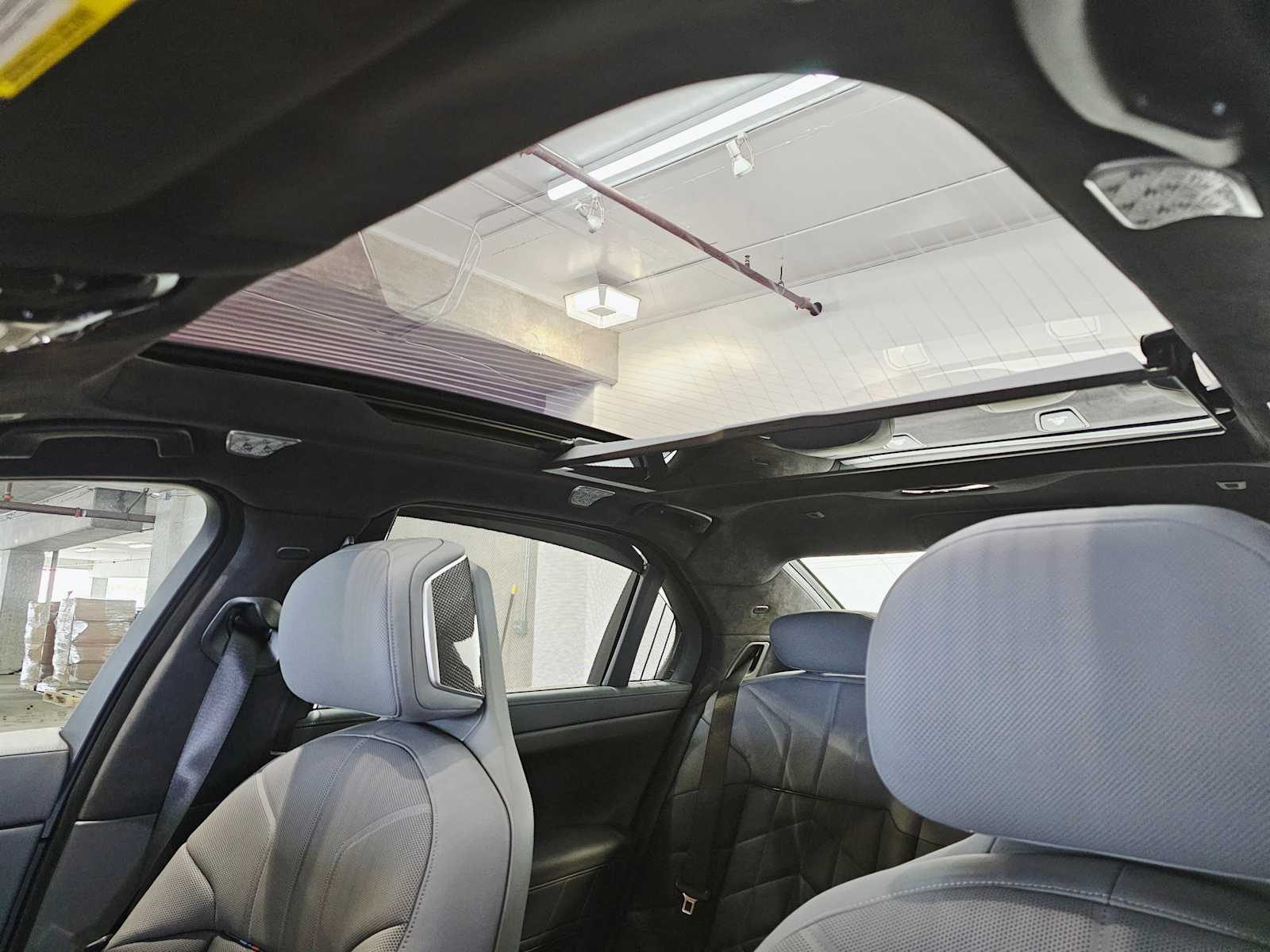 Thumbnail: 2025 BMW 7 Series - 24