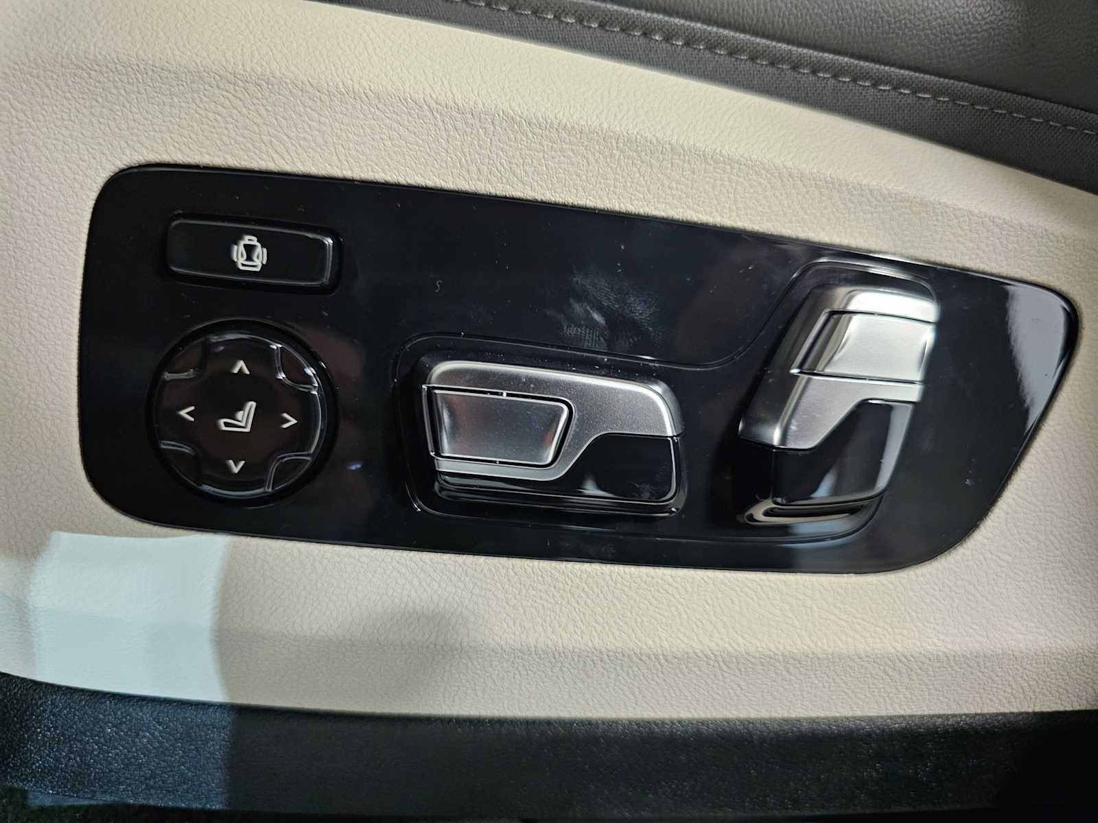 Thumbnail: 2026 BMW X7 - 30