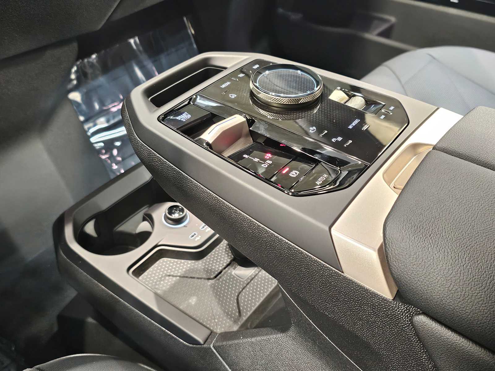 Thumbnail: 2026 BMW iX - 17