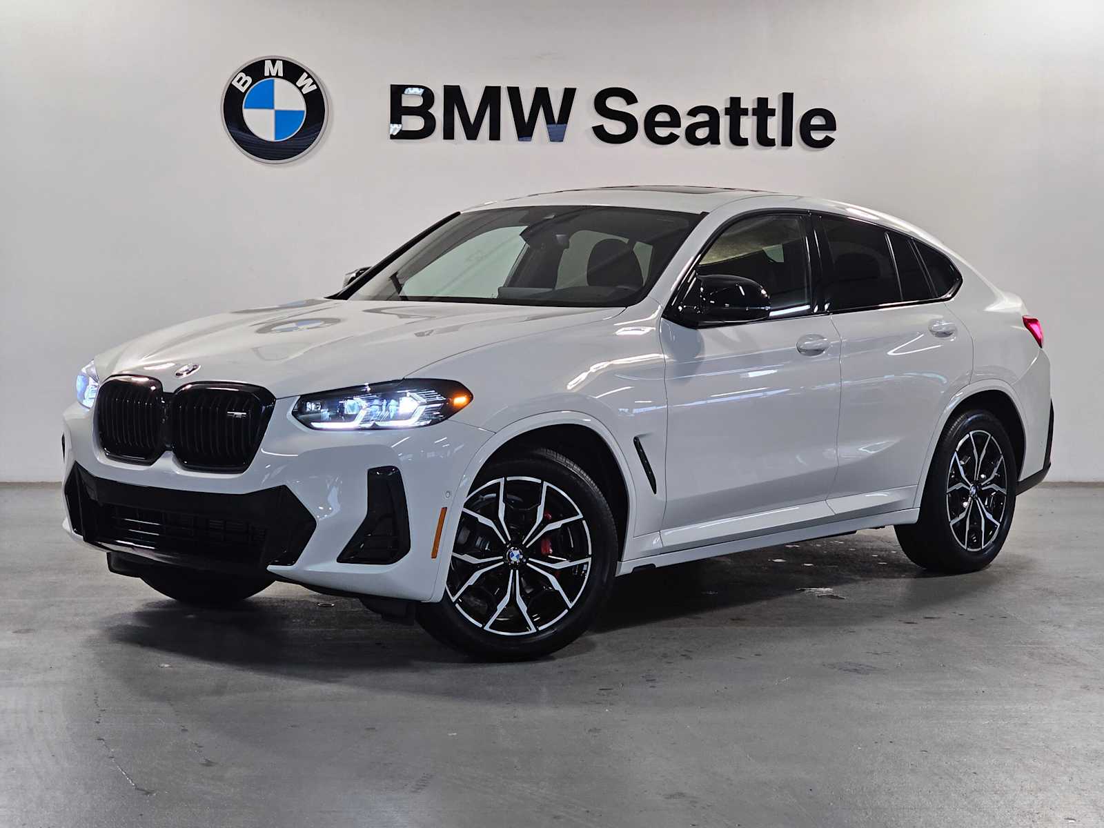 Thumbnail: 2025 BMW X4 - 1