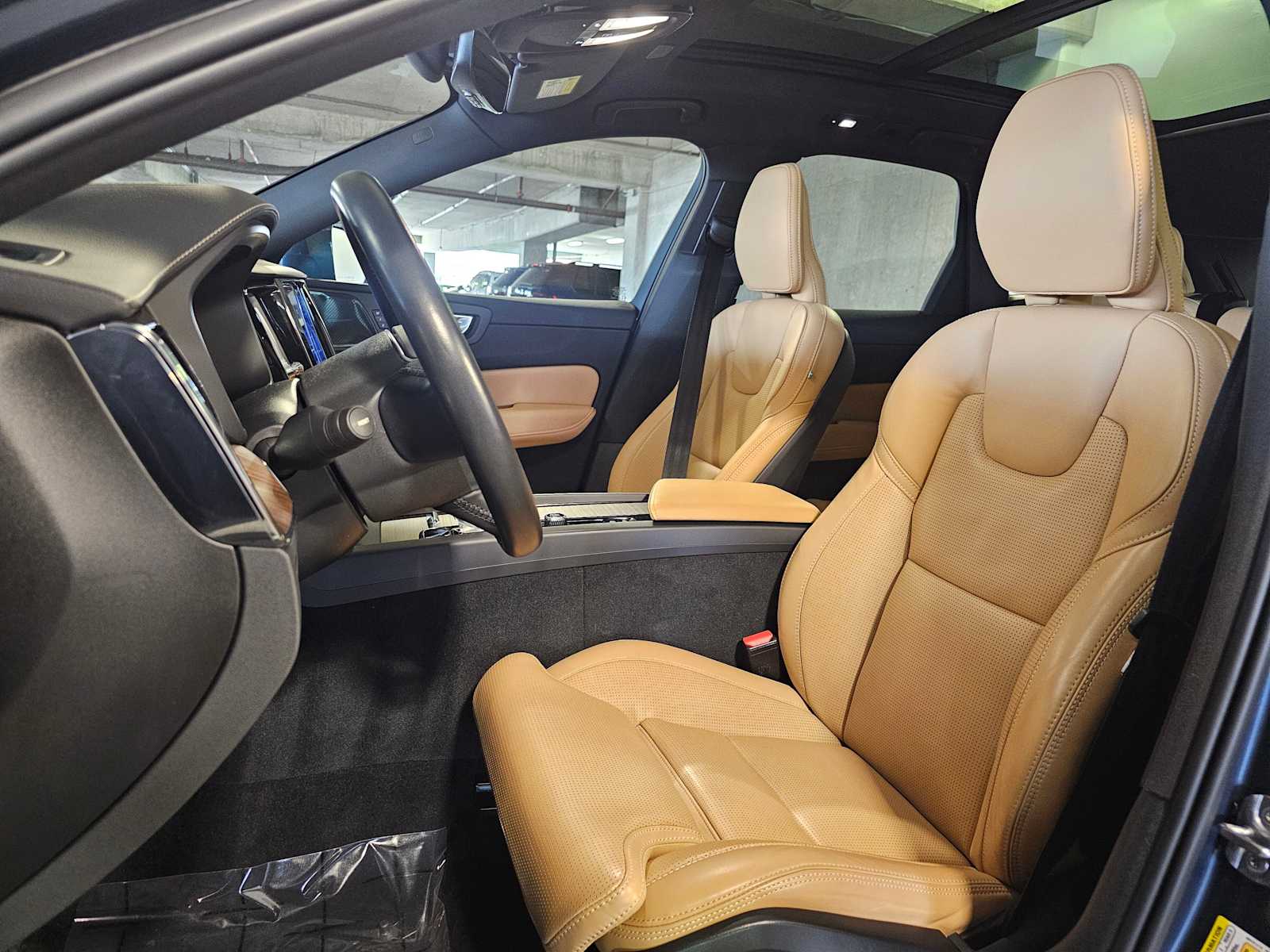 Thumbnail: 2022 Volvo XC60 - 27