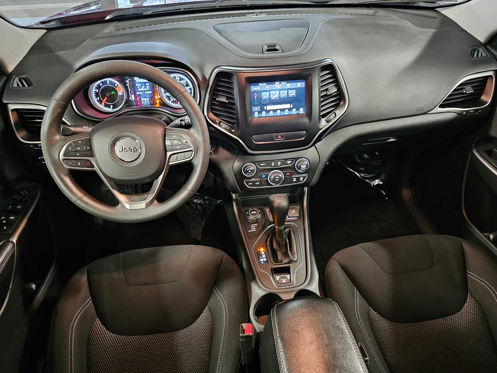 Thumbnail: 2020 Jeep Cherokee - 10