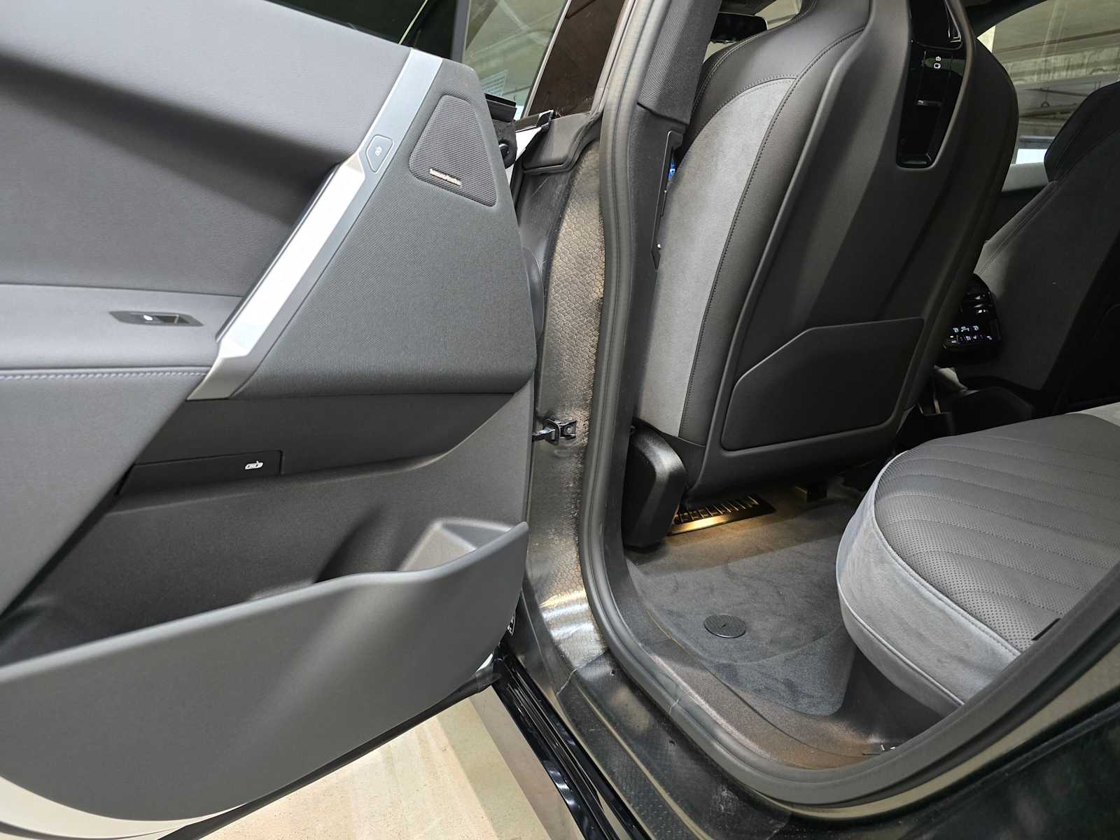 Thumbnail: 2026 BMW iX - 26