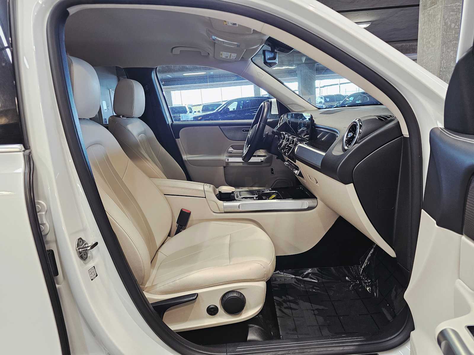 Thumbnail: 2022 Mercedes-Benz GLB - 27