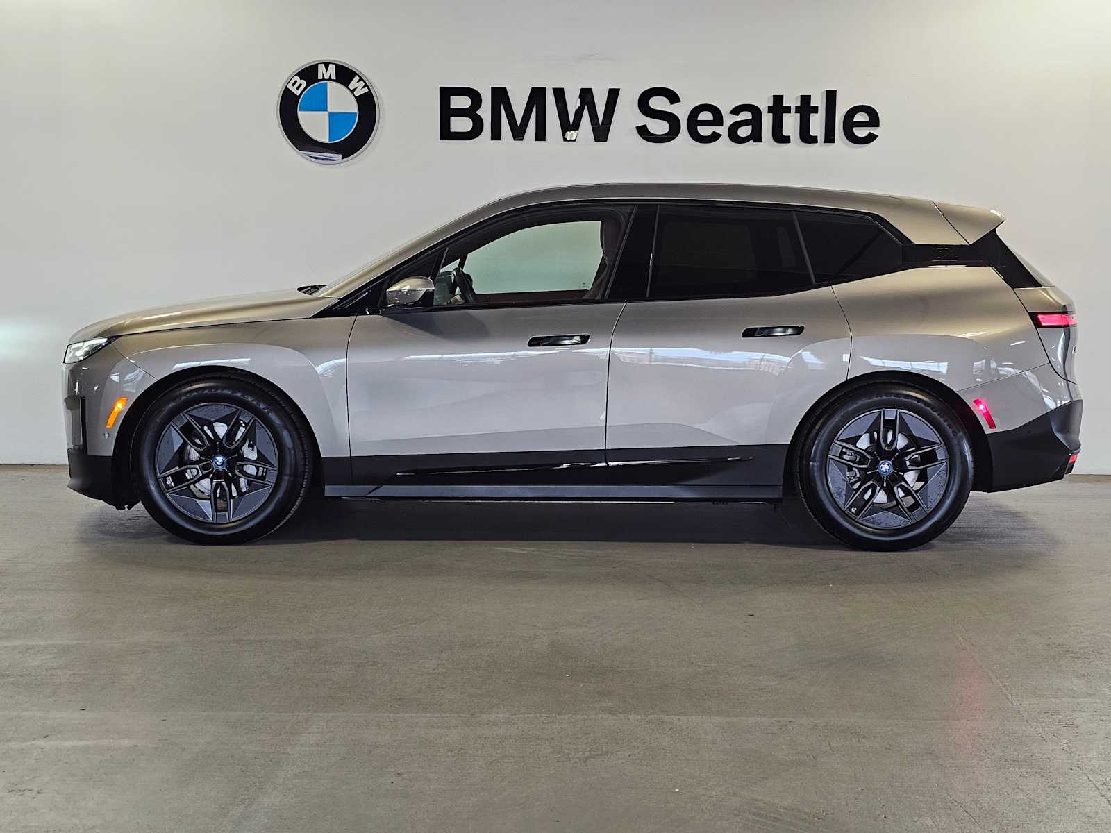 Thumbnail: 2023 BMW iX - 3