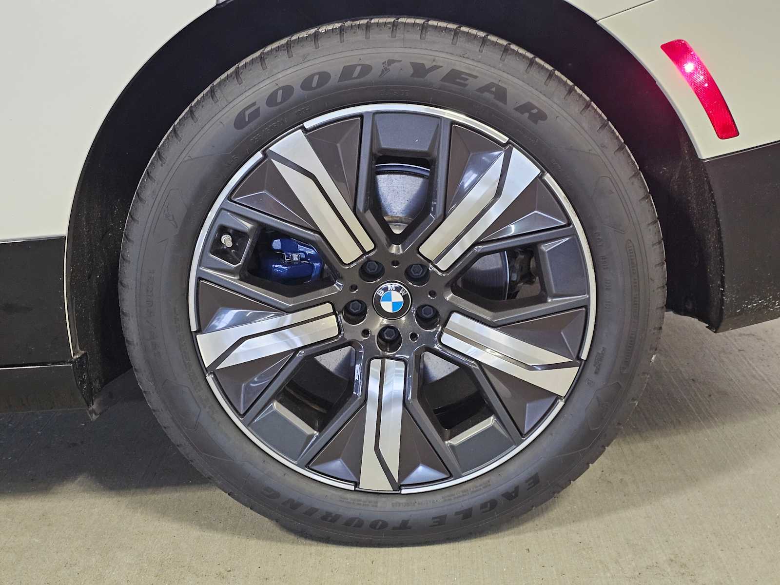 Thumbnail: 2024 BMW iX - 8