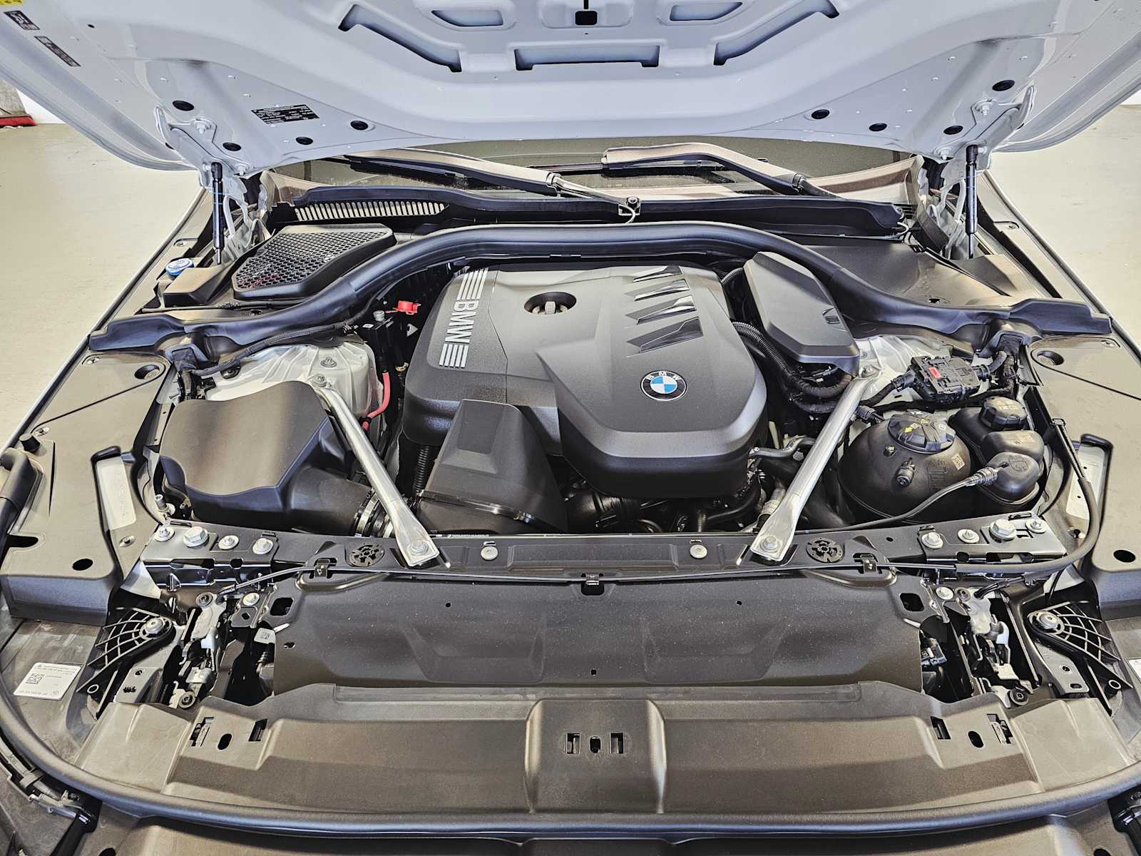 Thumbnail: 2026 BMW 5 Series - 9
