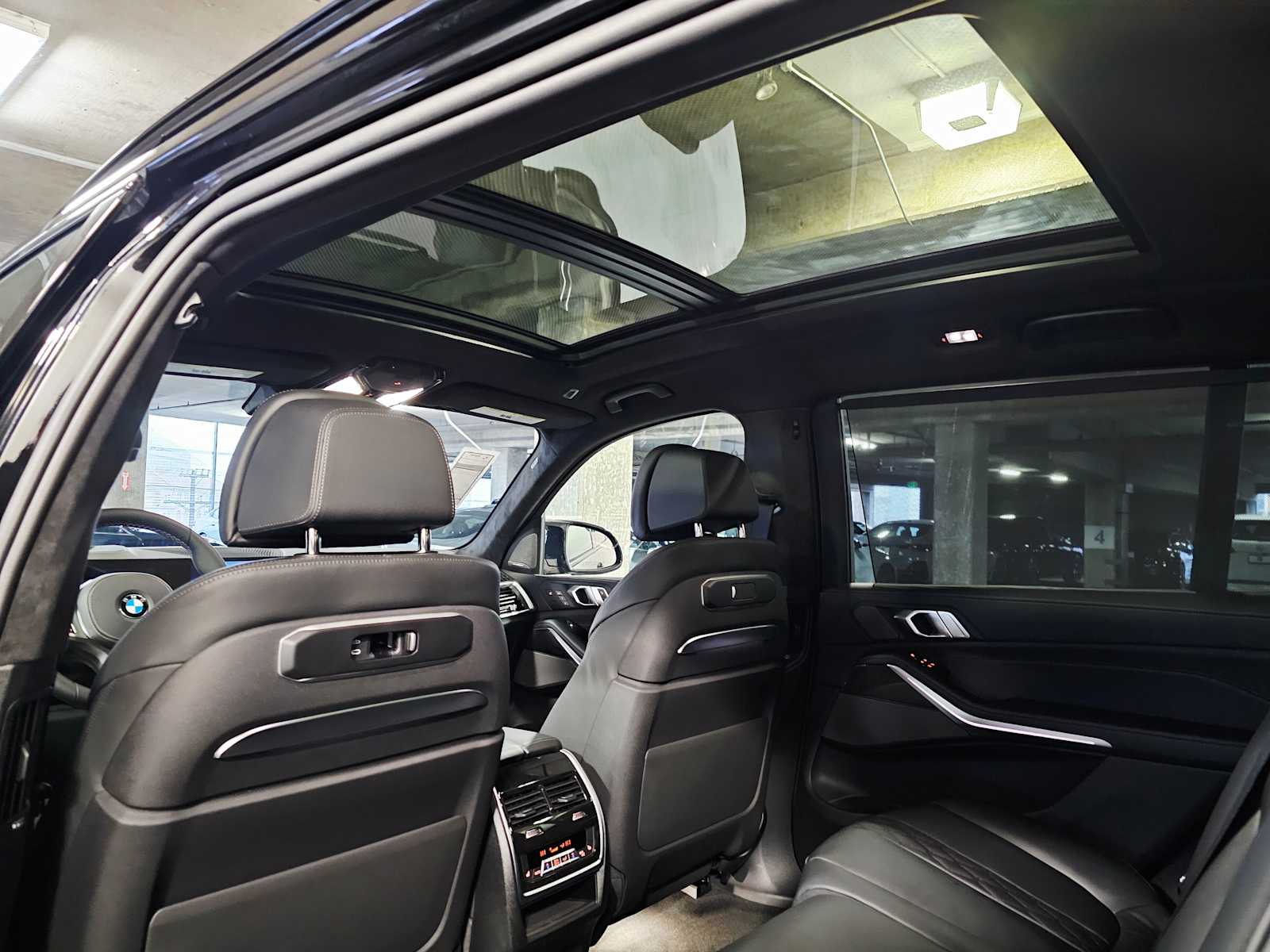 Thumbnail: 2026 BMW X7 - 25