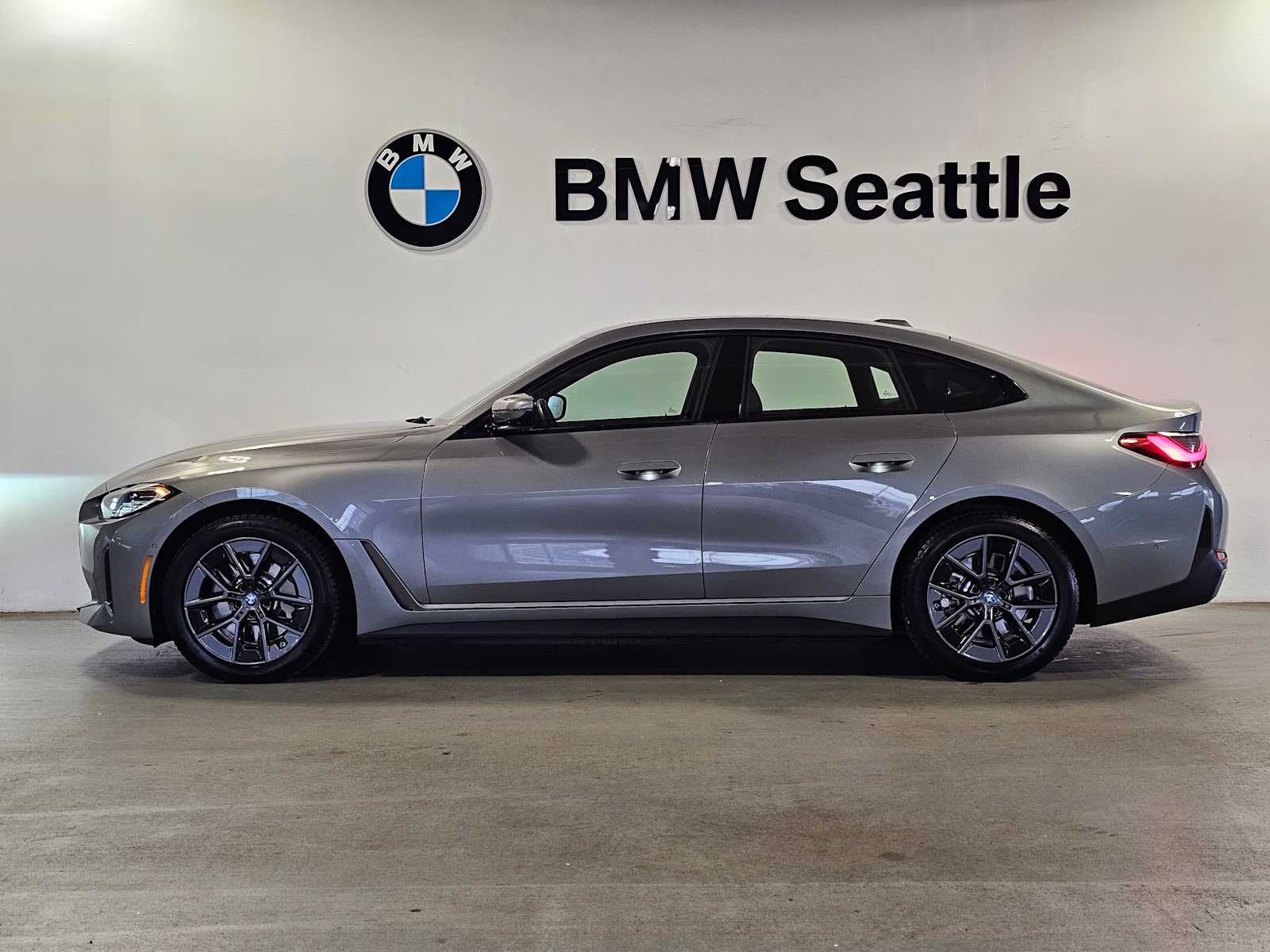 Thumbnail: 2023 BMW i4 - 3