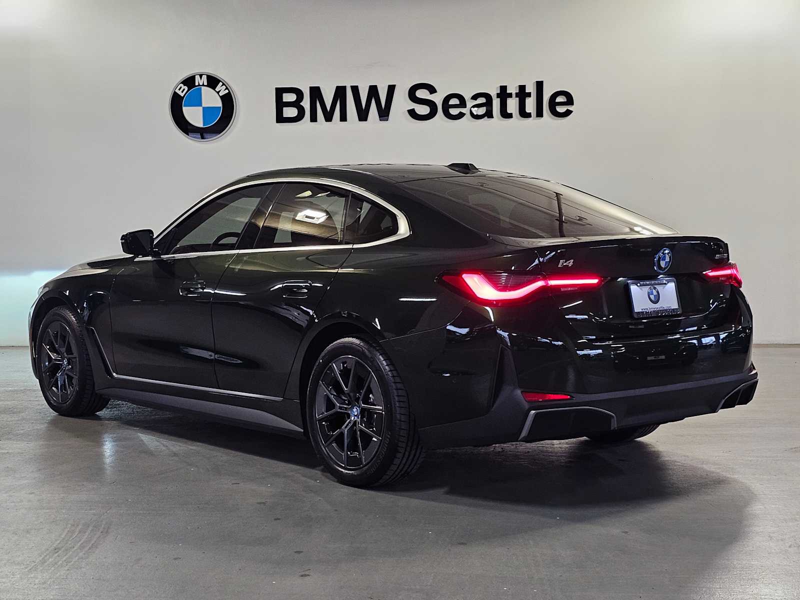 Thumbnail: 2023 BMW i4 - 4