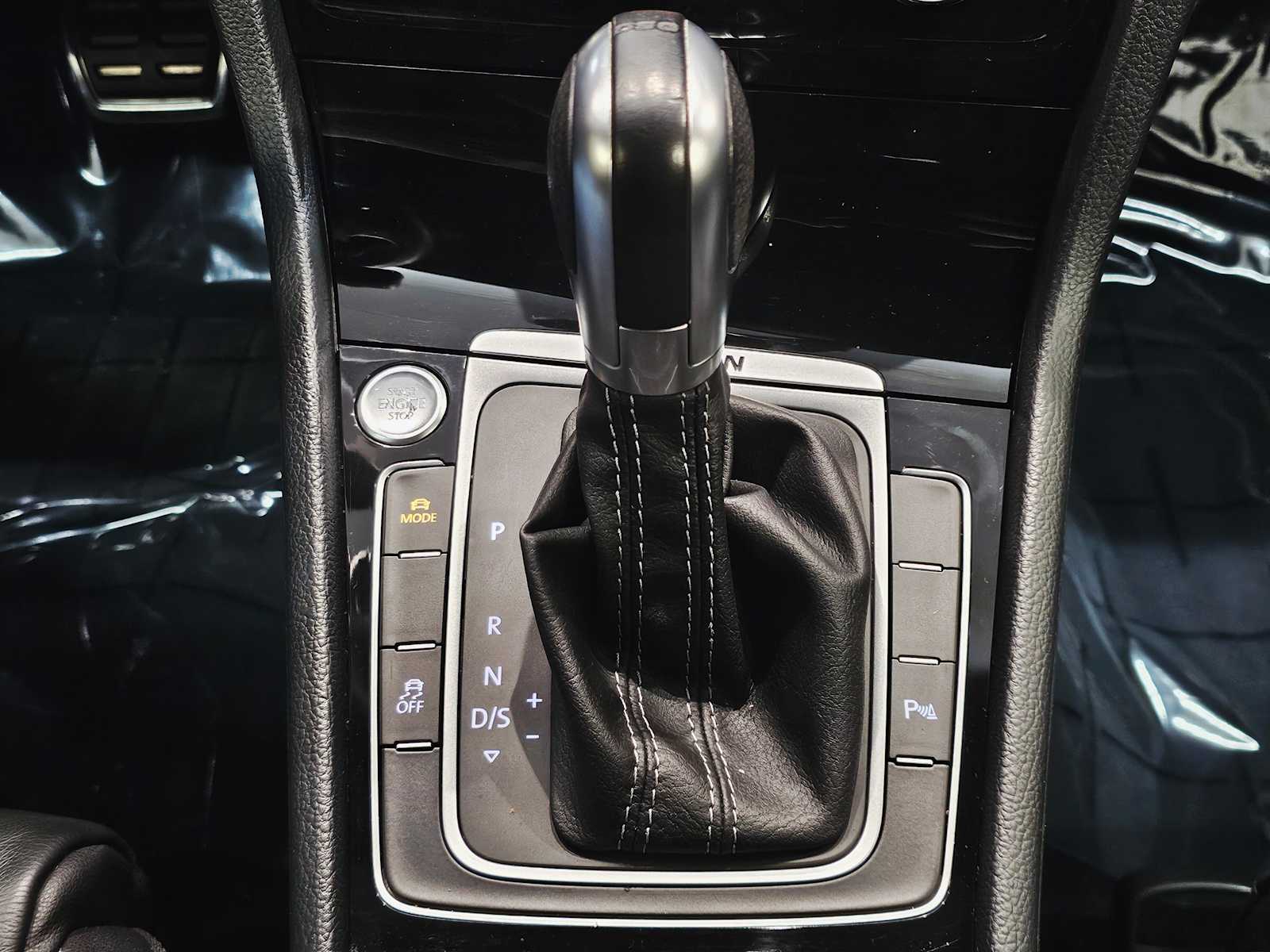 Thumbnail: 2015 Volkswagen Golf - 15