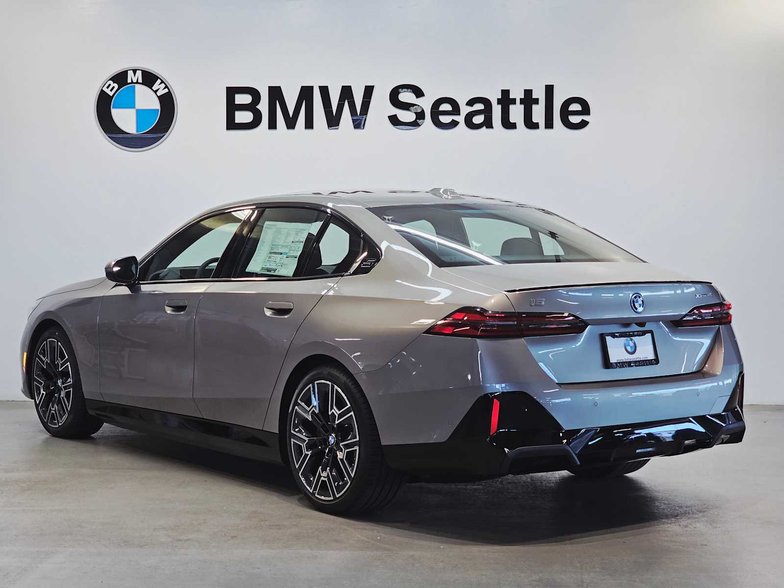 Thumbnail: 2026 BMW i5 - 4