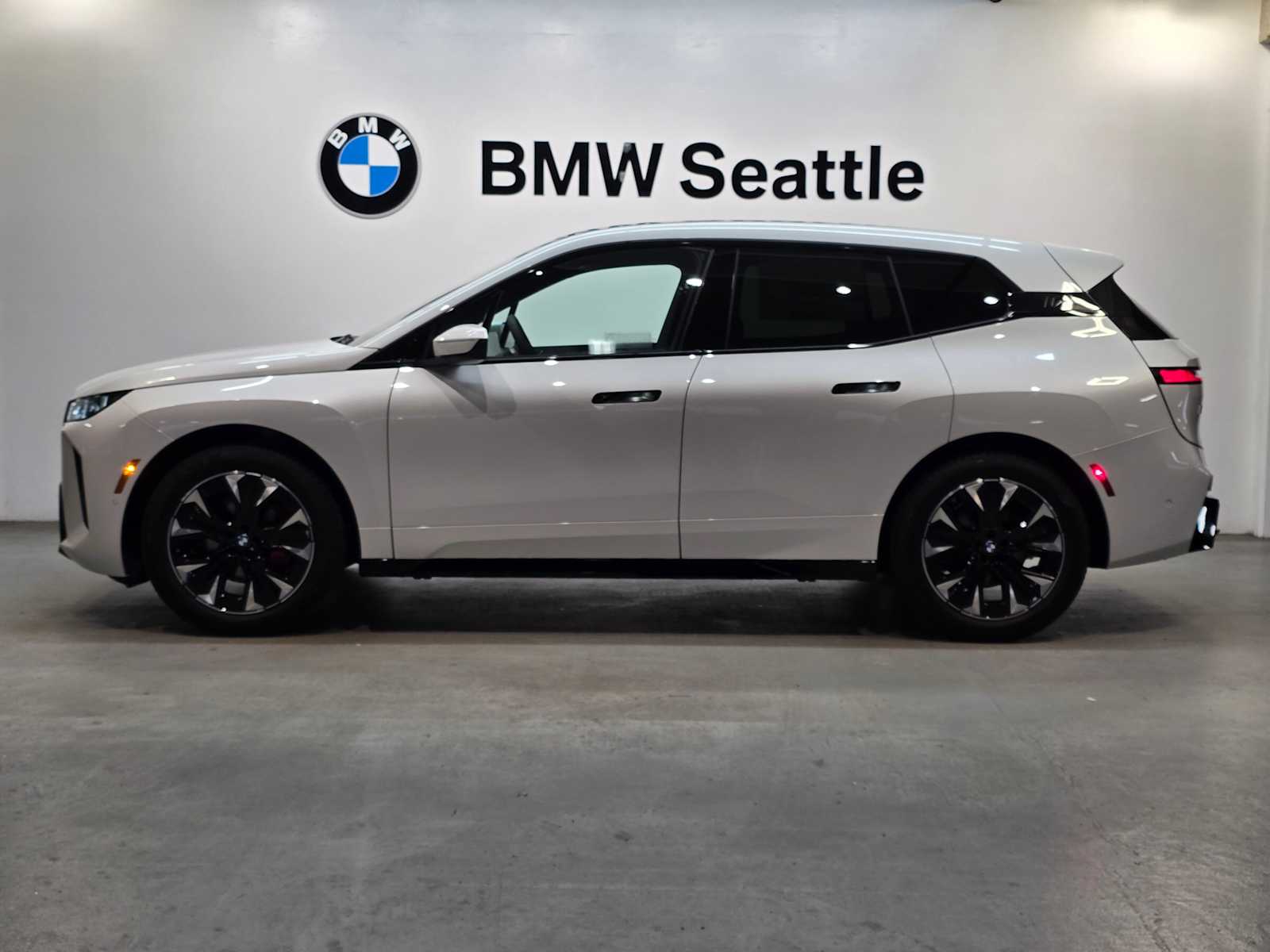 Thumbnail: 2026 BMW iX - 3