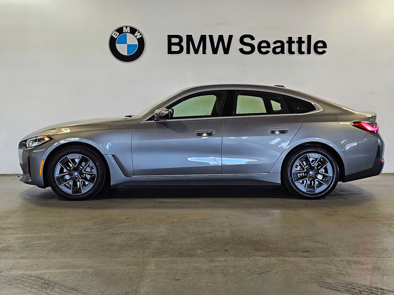 Thumbnail: 2023 BMW i4 - 3