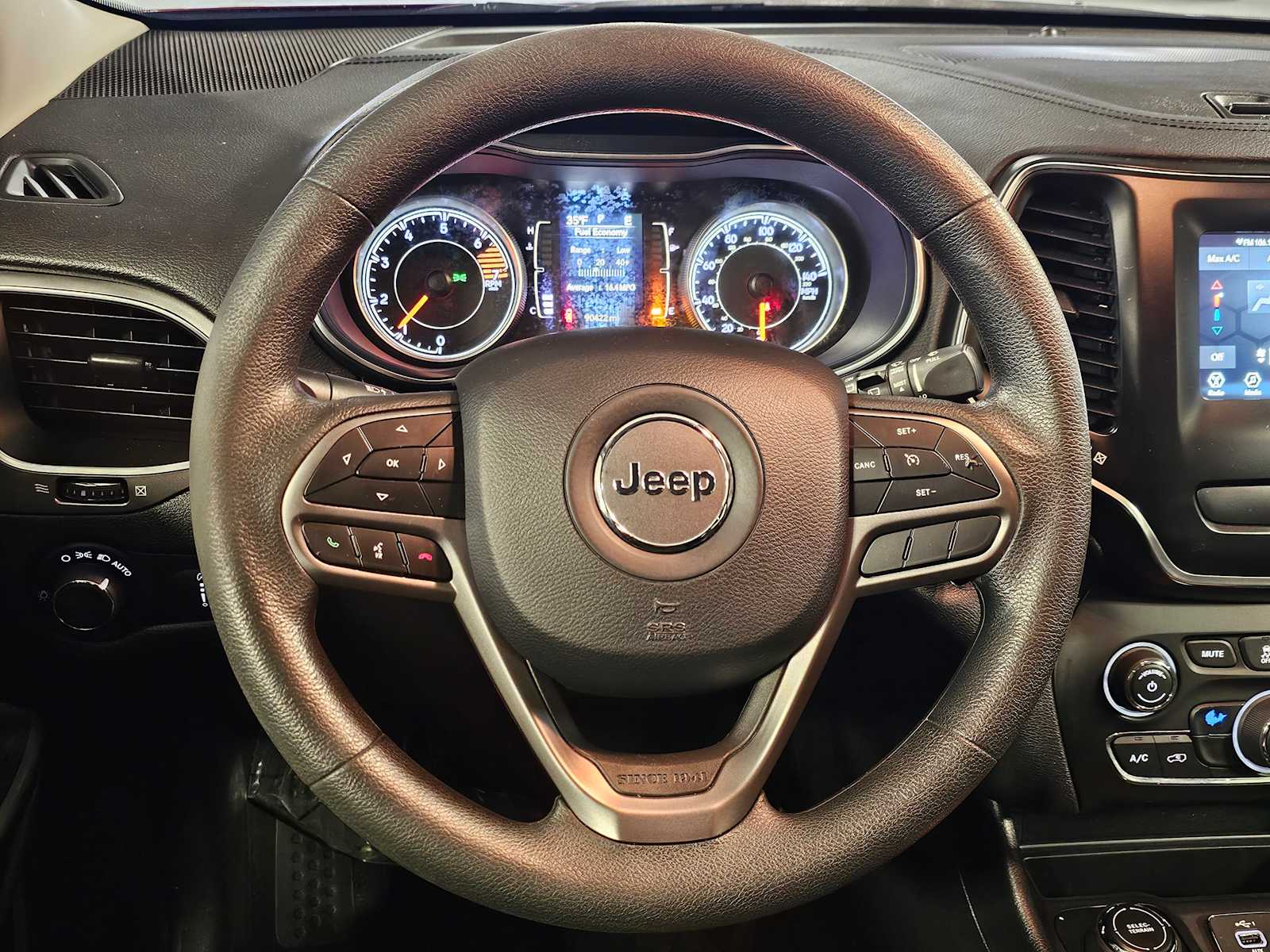 Thumbnail: 2020 Jeep Cherokee - 11