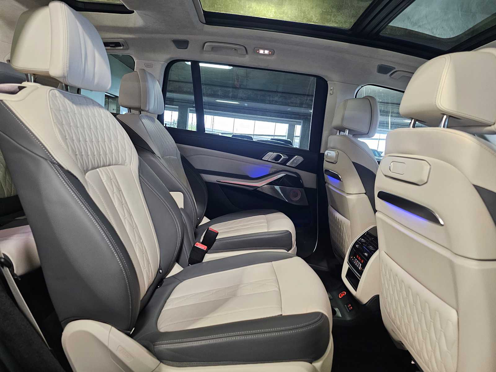 Thumbnail: 2023 BMW X7 - 40