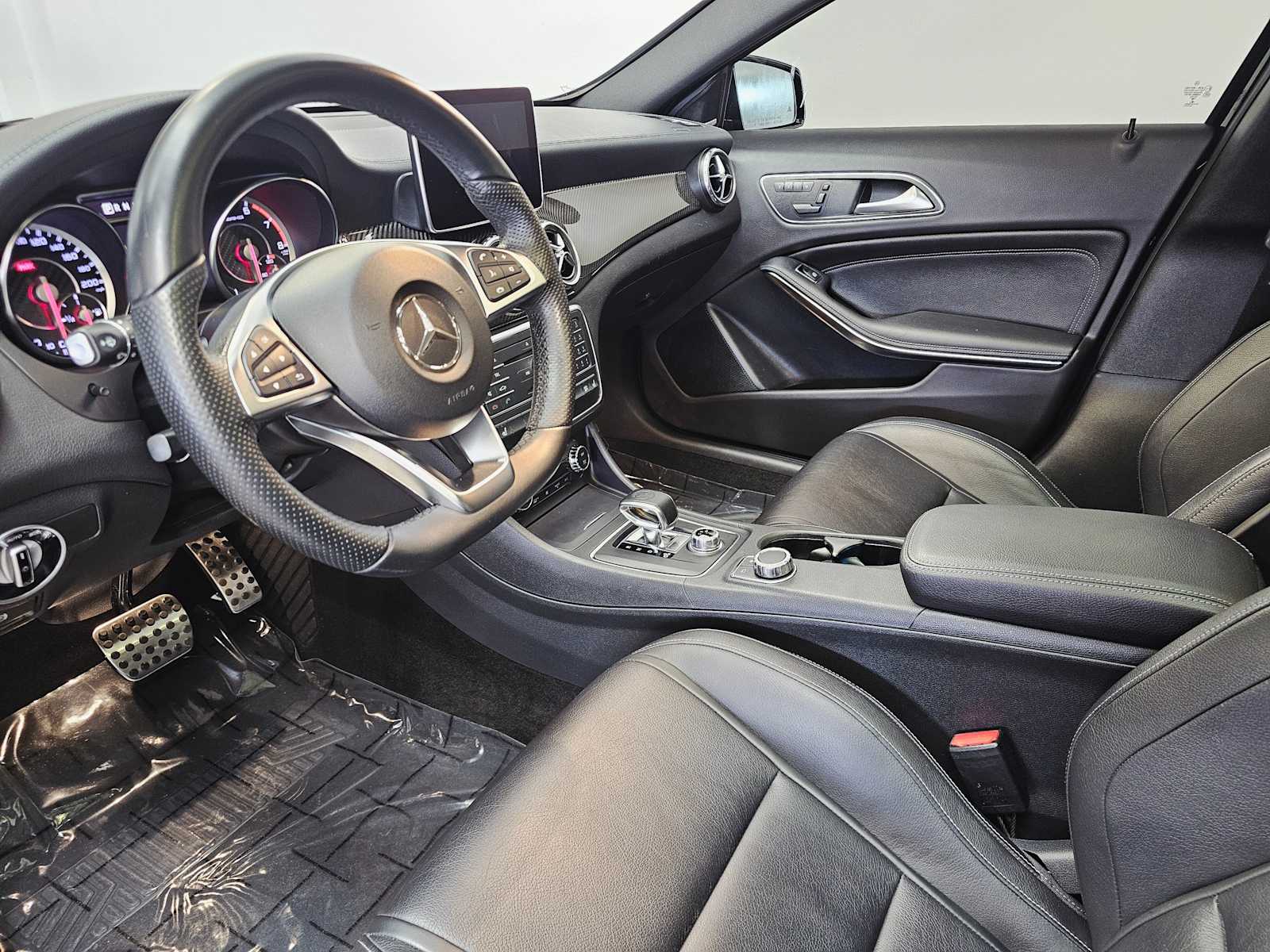Thumbnail: 2016 Mercedes-Benz GLA - 2