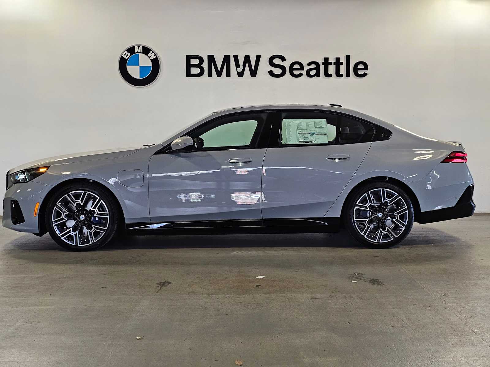 Thumbnail: 2026 BMW 5 Series - 3