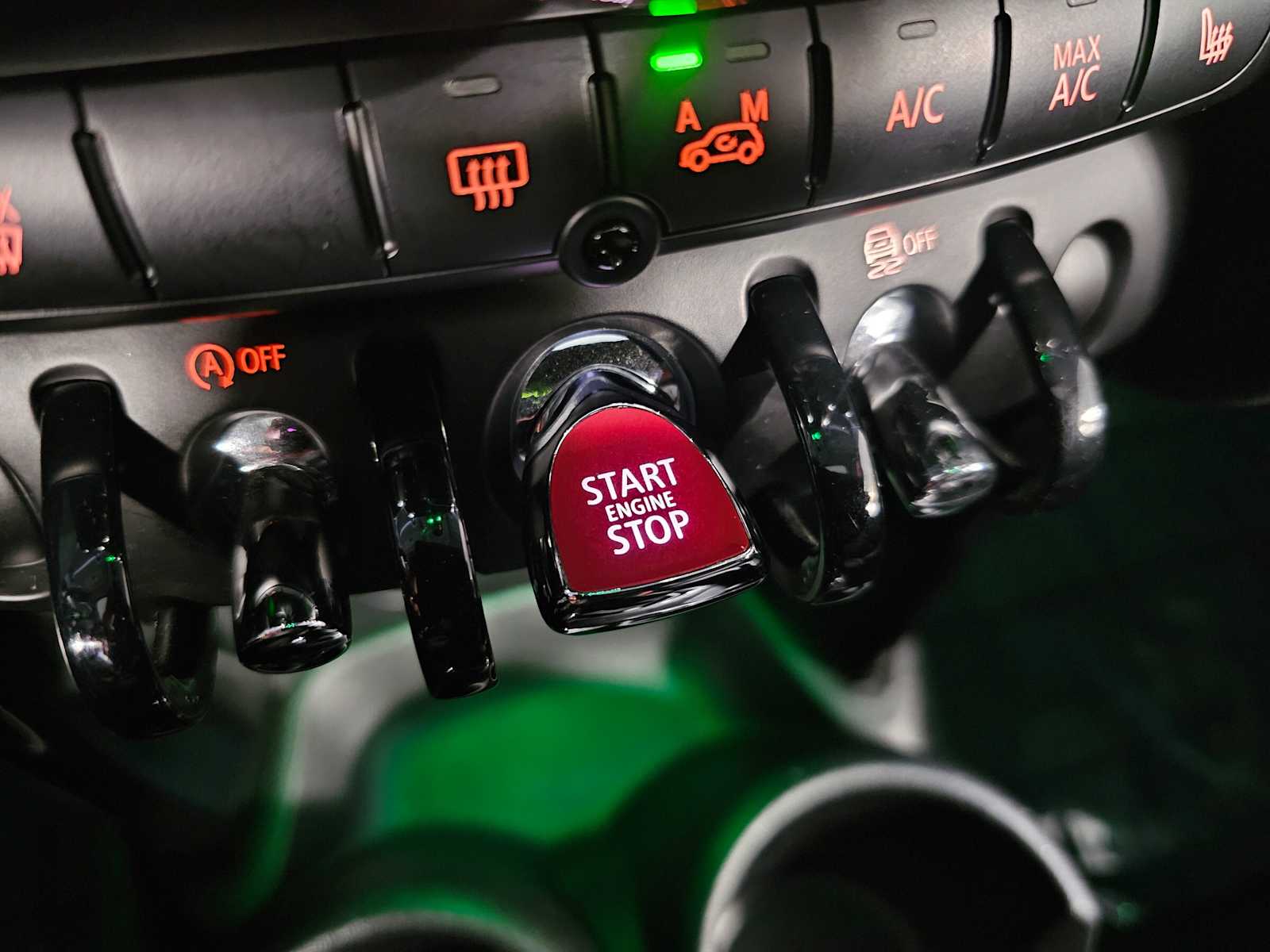 Thumbnail: 2016 MINI Cooper Hardtop - 17