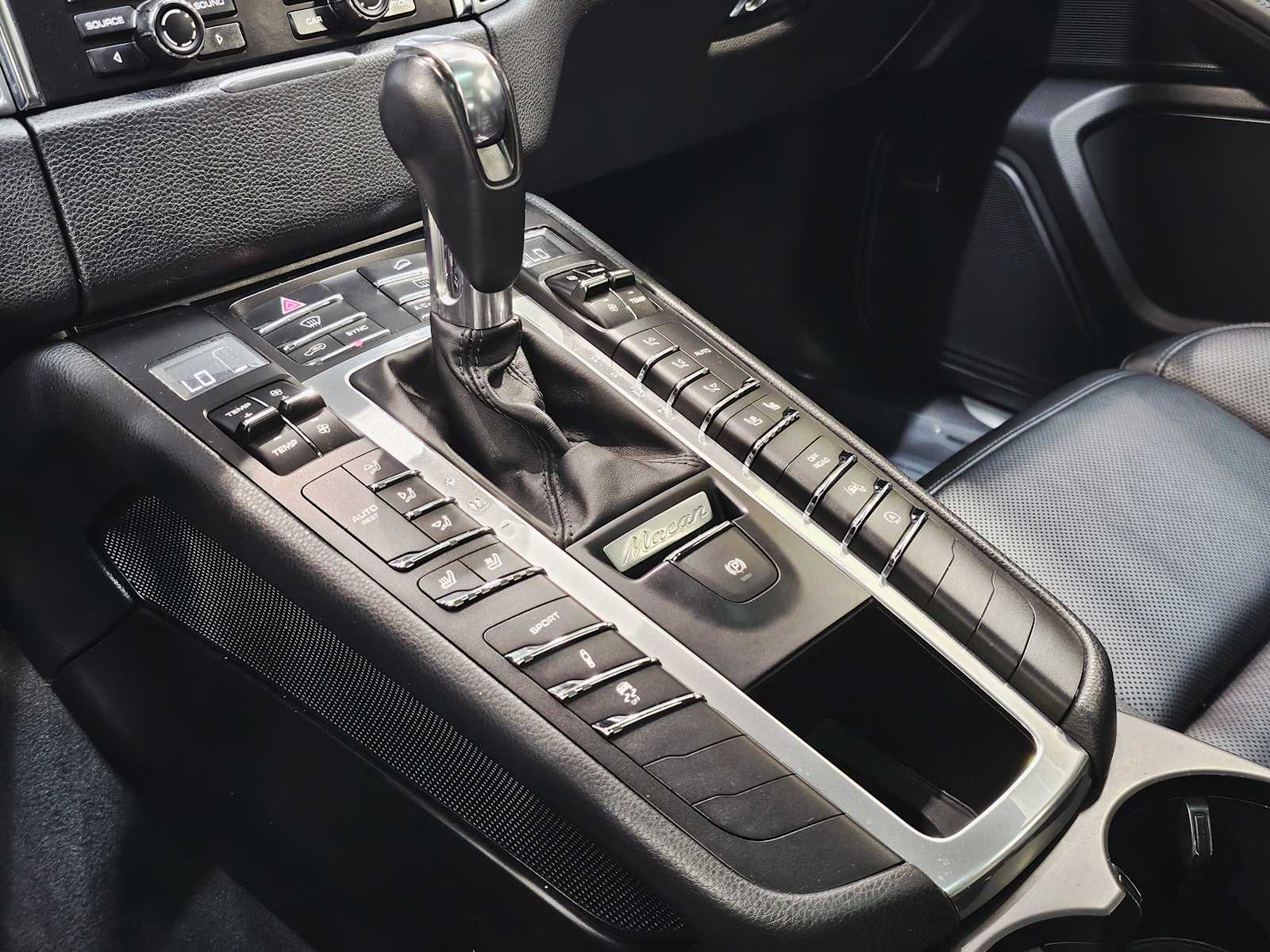 Thumbnail: 2016 Porsche Macan - 17