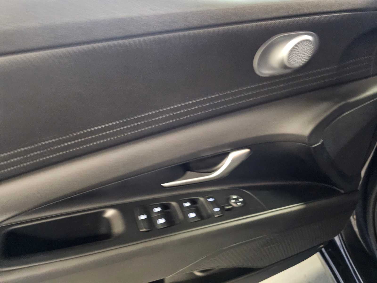 Thumbnail: 2022 Hyundai Elantra - 23