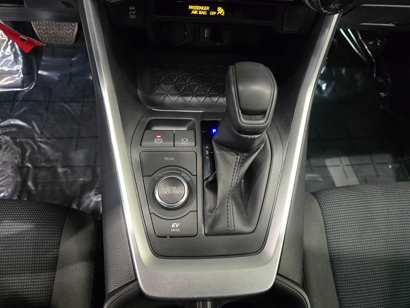 Thumbnail: 2022 Toyota RAV4 - 21