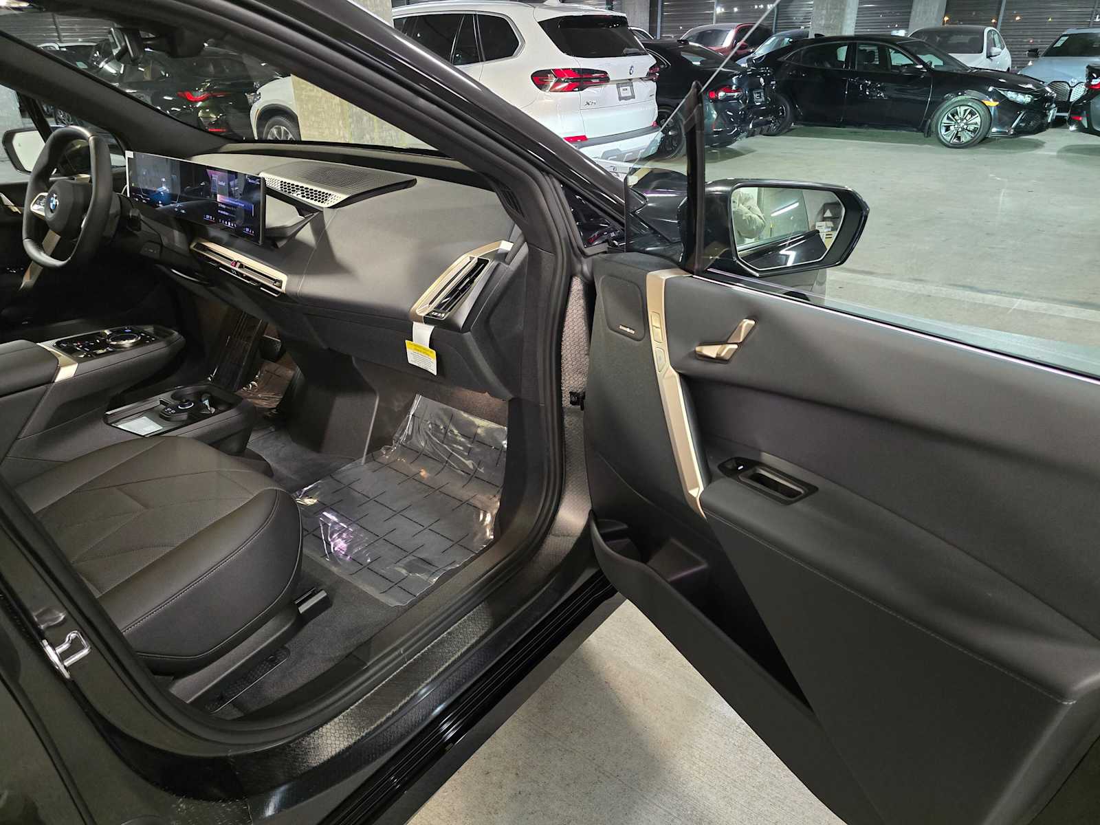 Thumbnail: 2026 BMW iX - 30