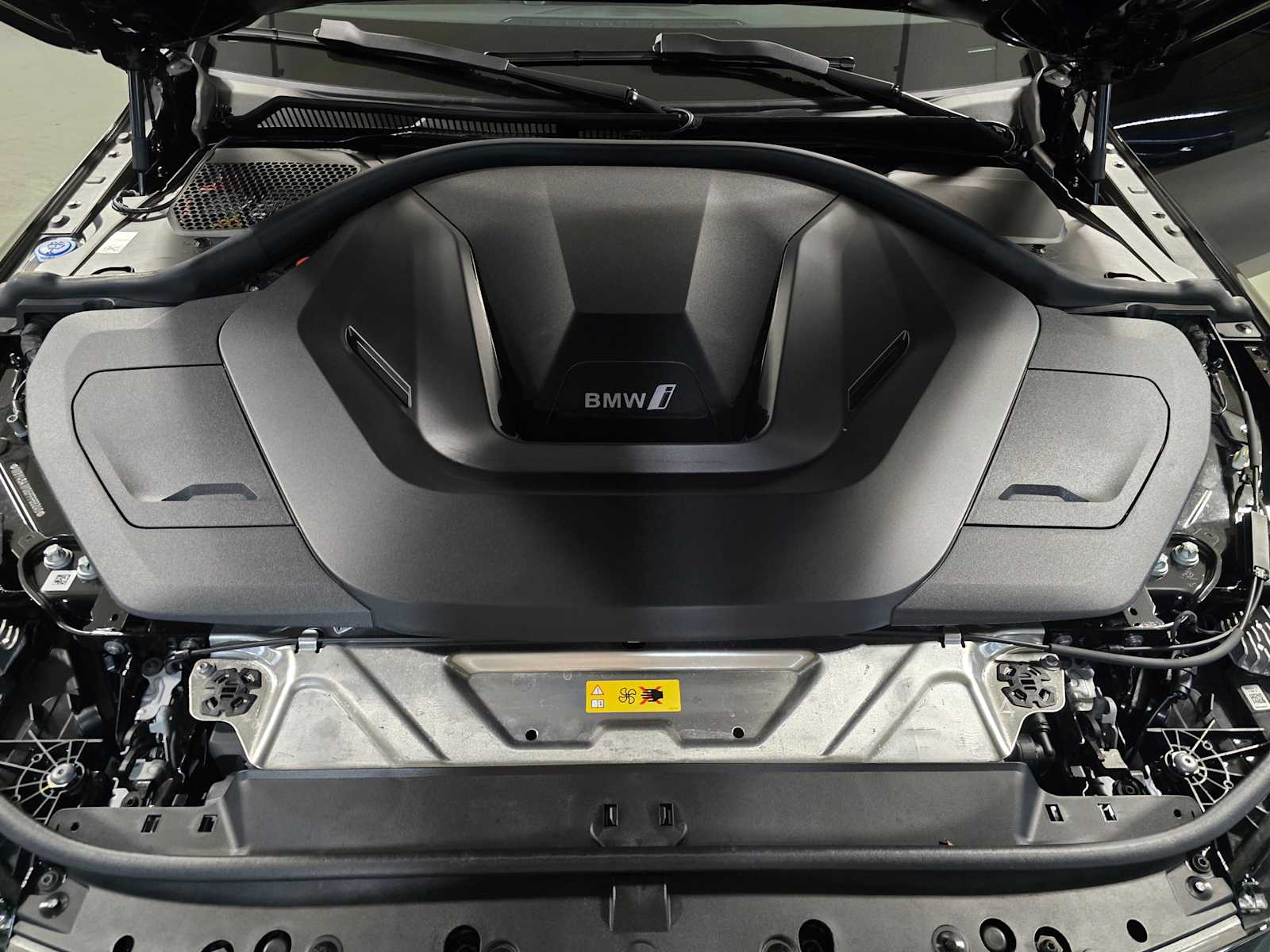 Thumbnail: 2023 BMW i4 - 9