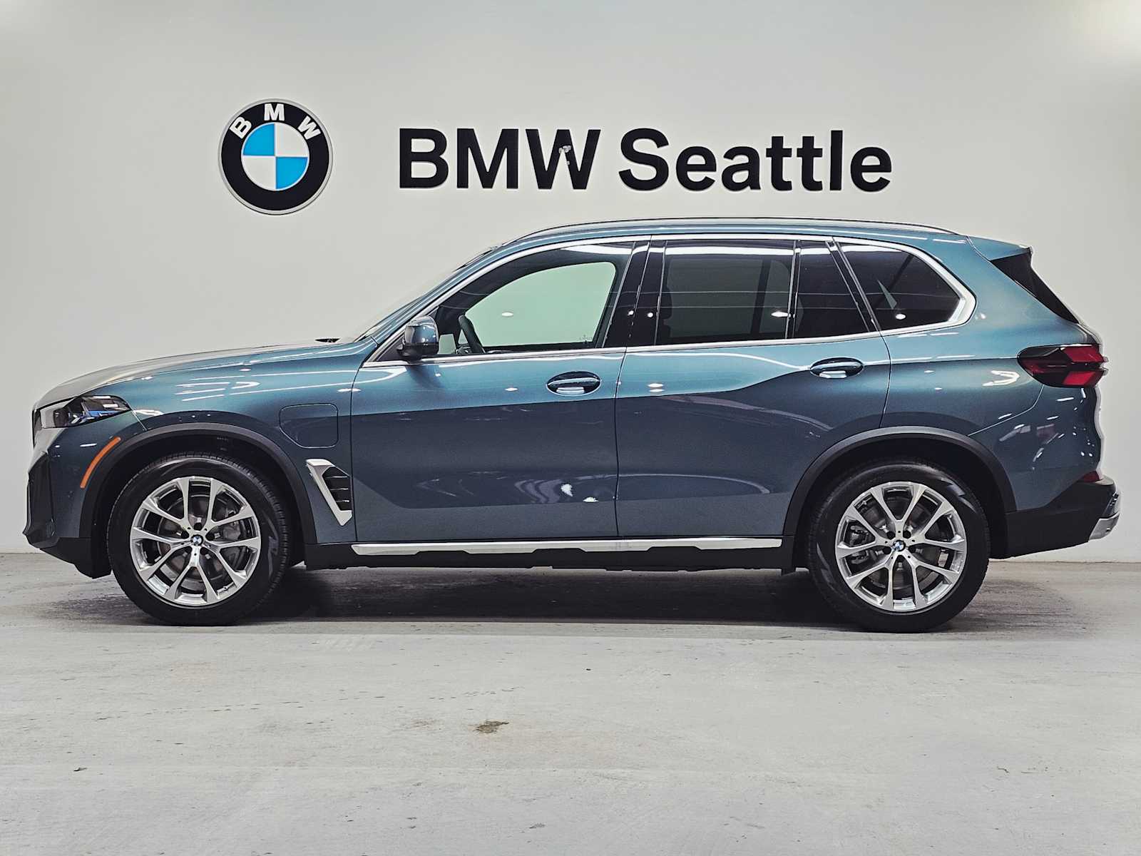 Thumbnail: 2026 BMW X5 - 3