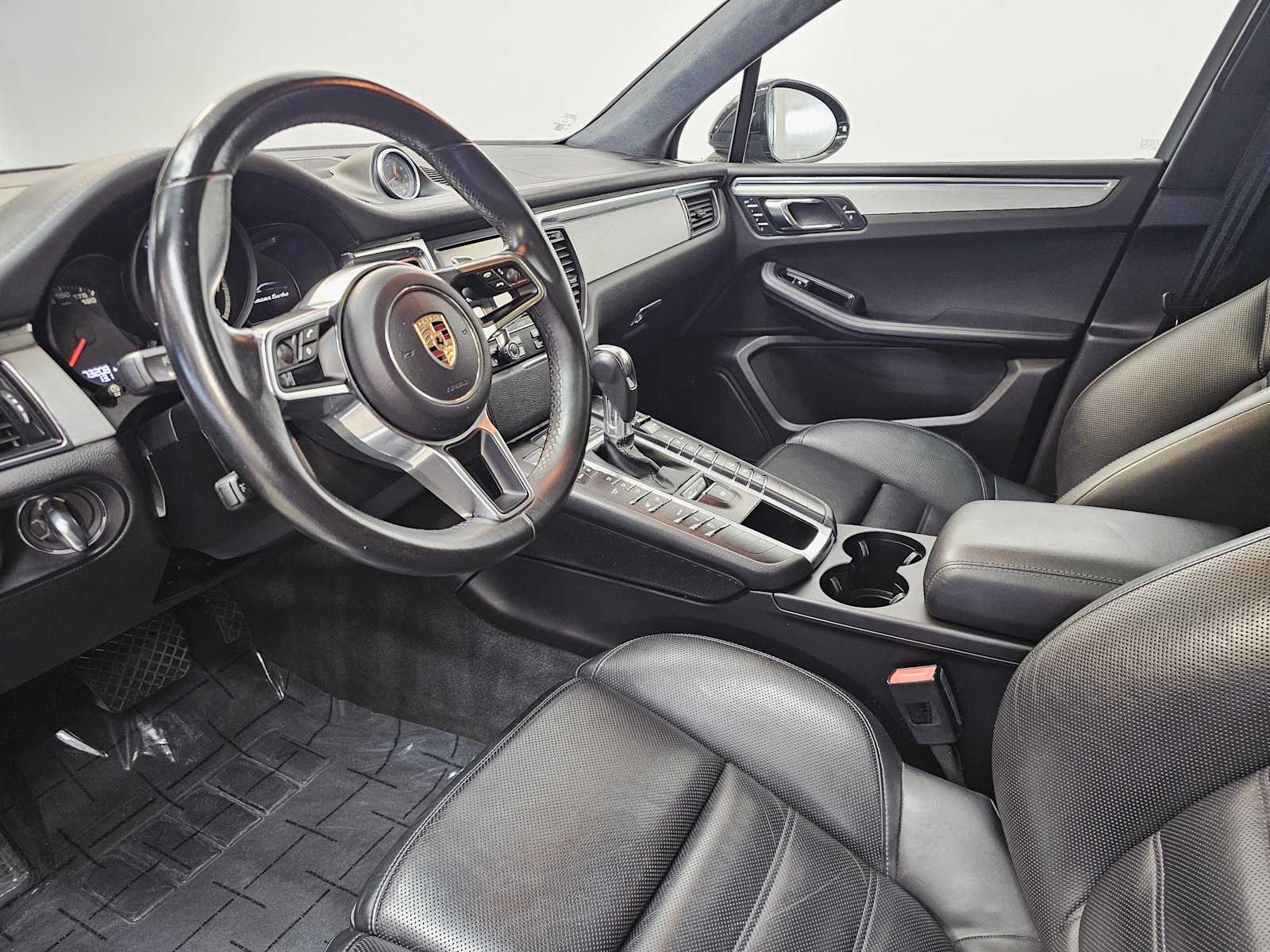 Thumbnail: 2016 Porsche Macan - 2