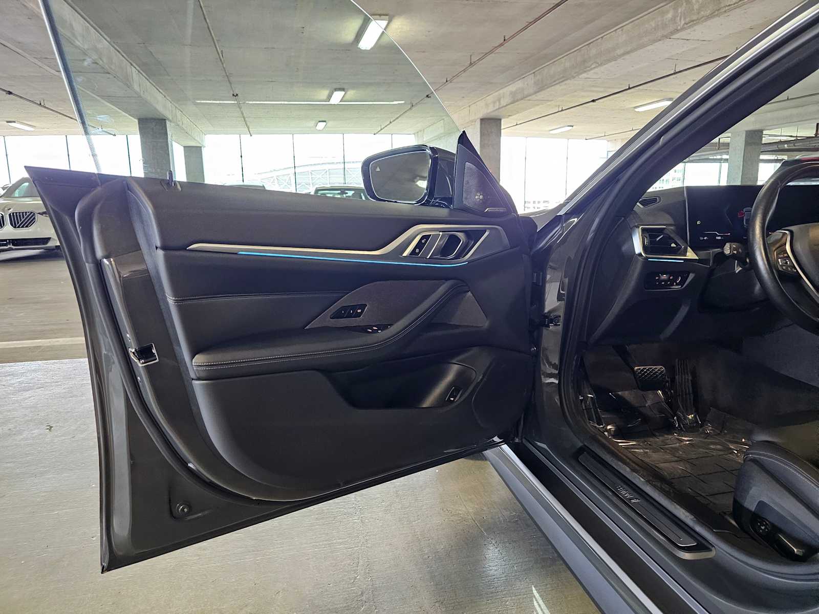 Thumbnail: 2023 BMW i4 - 31