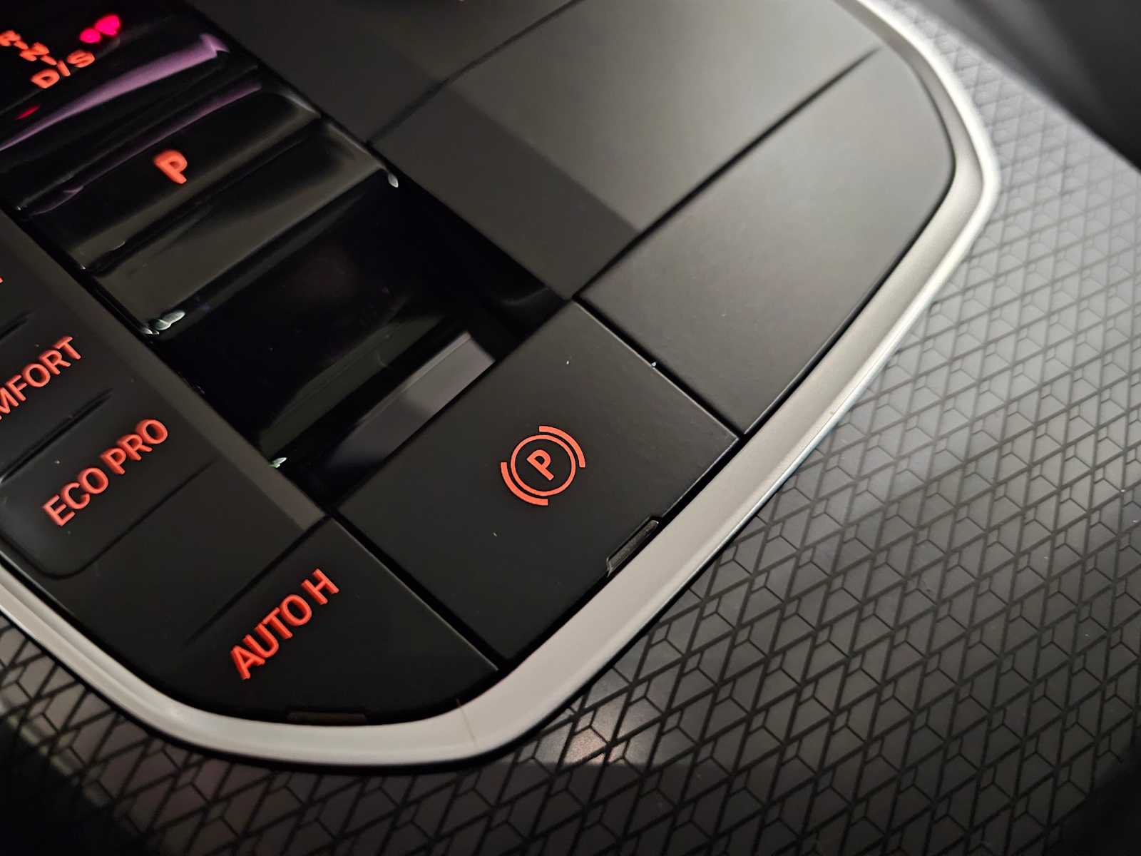 Thumbnail: 2025 BMW 3 Series - 23