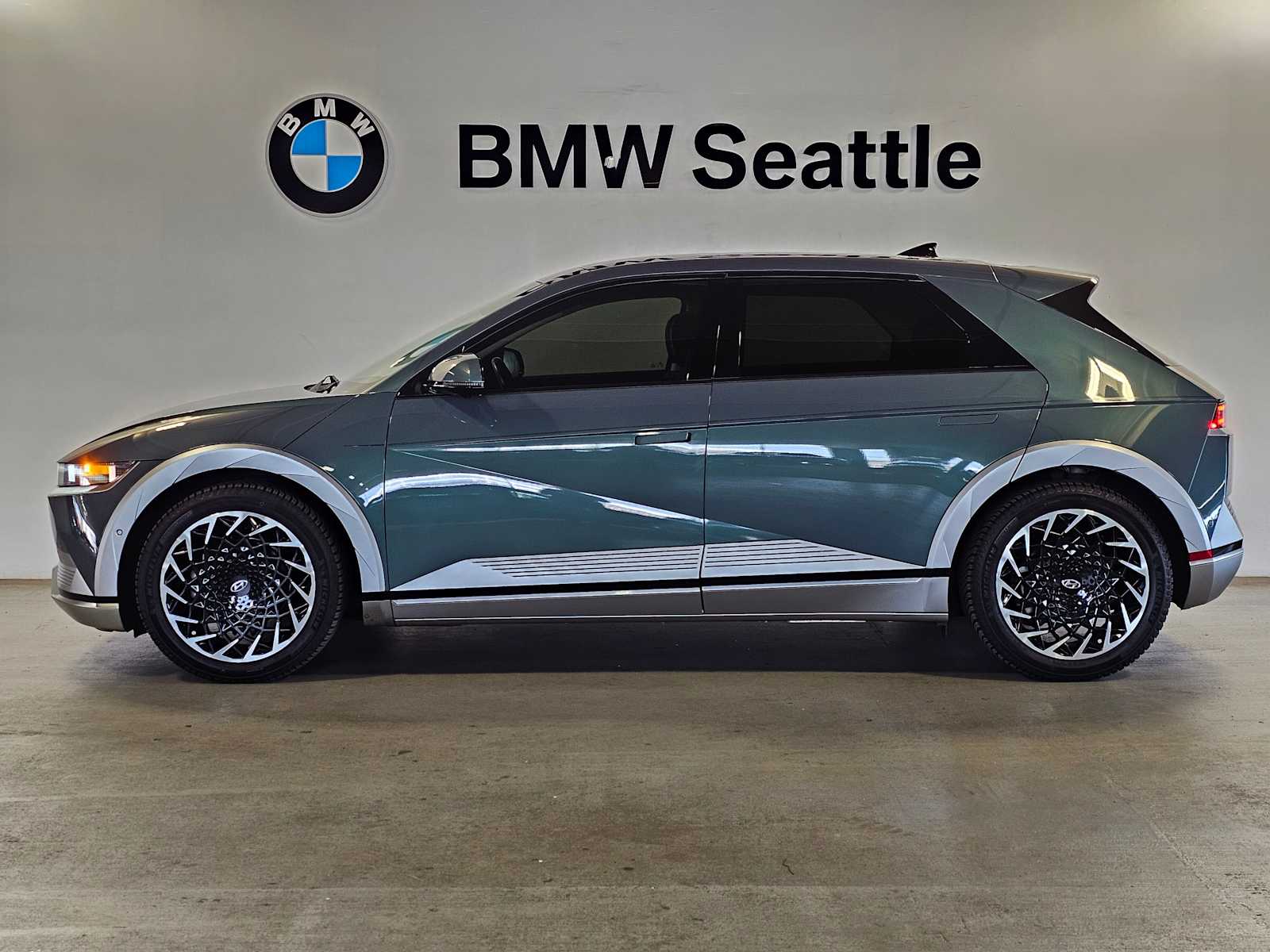 Thumbnail: 2023 Hyundai Ioniq 5 - 3