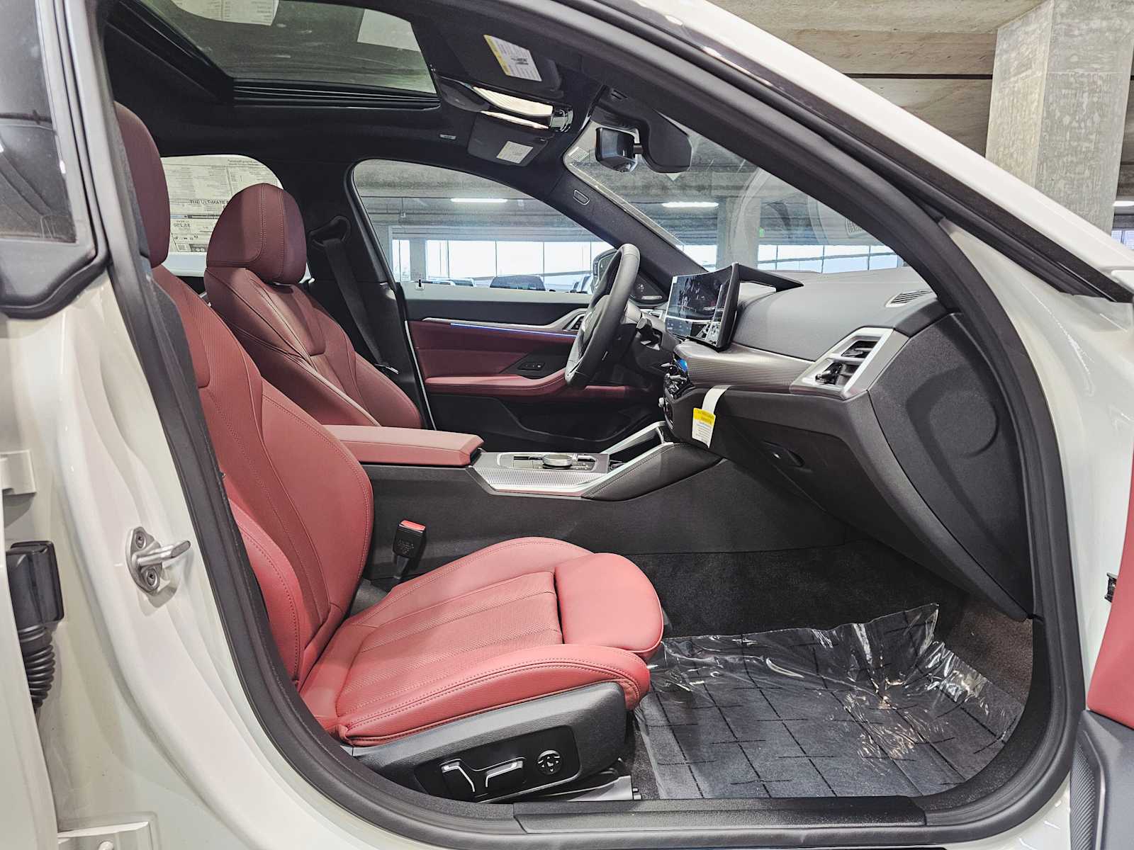 Thumbnail: 2025 BMW i4 - 27