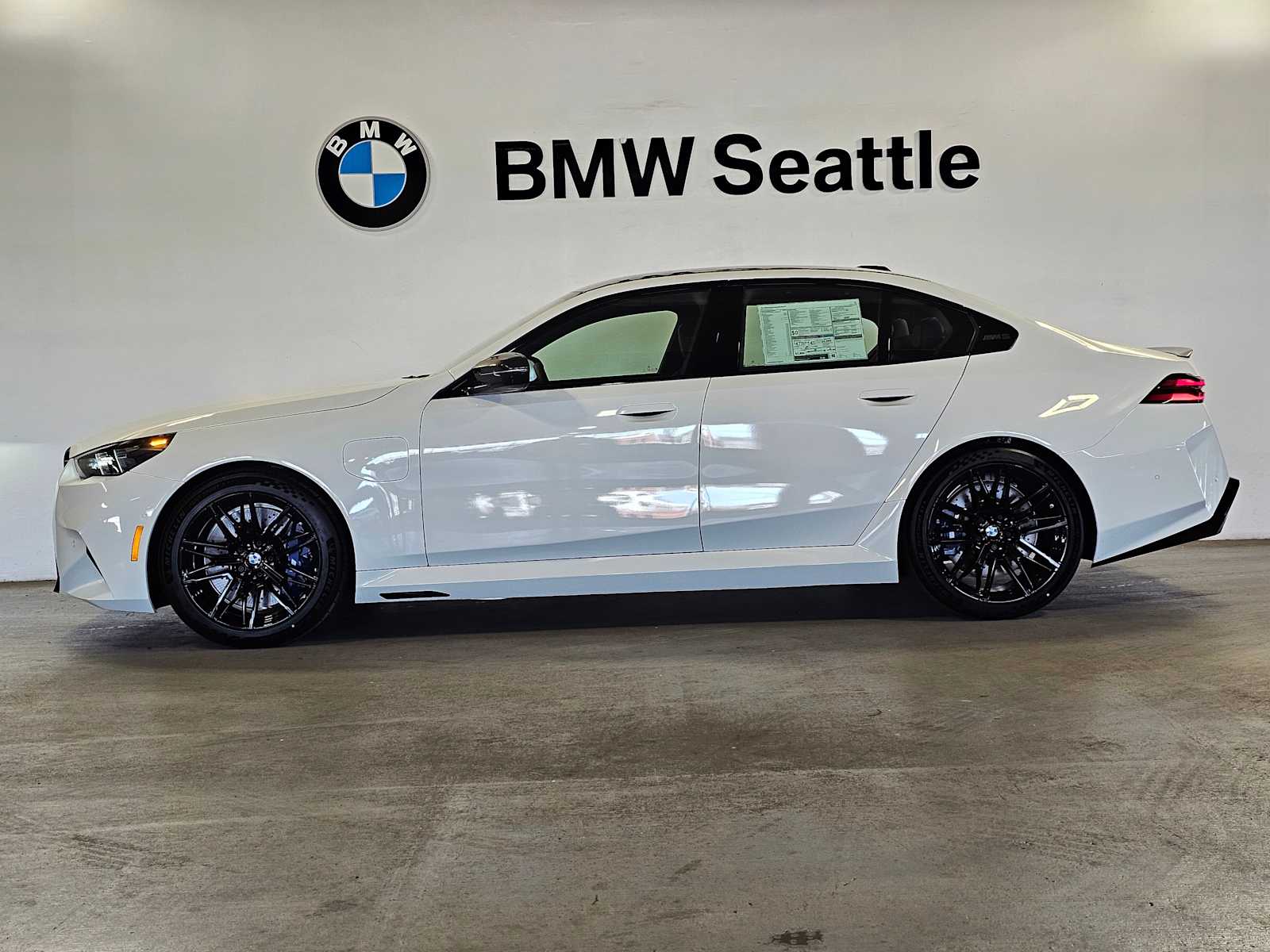 Thumbnail: 2026 BMW M5 - 3