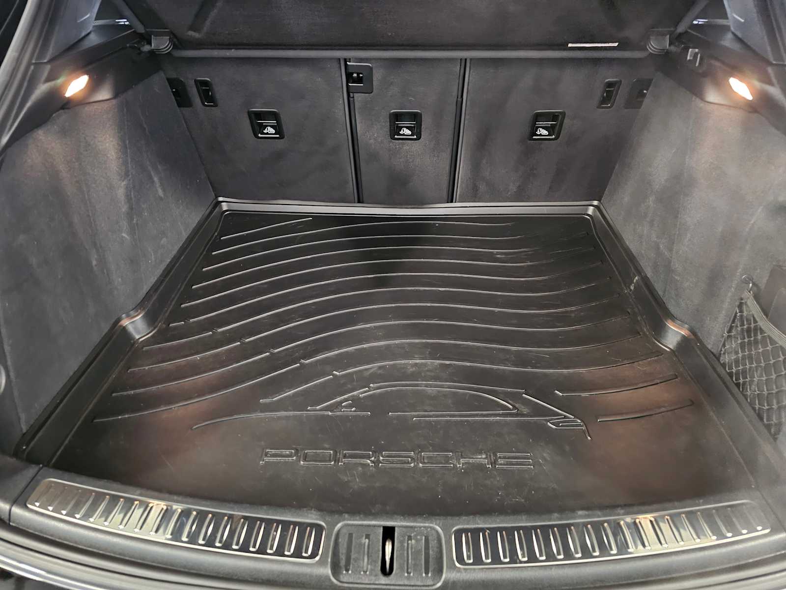 Thumbnail: 2016 Porsche Macan - 37