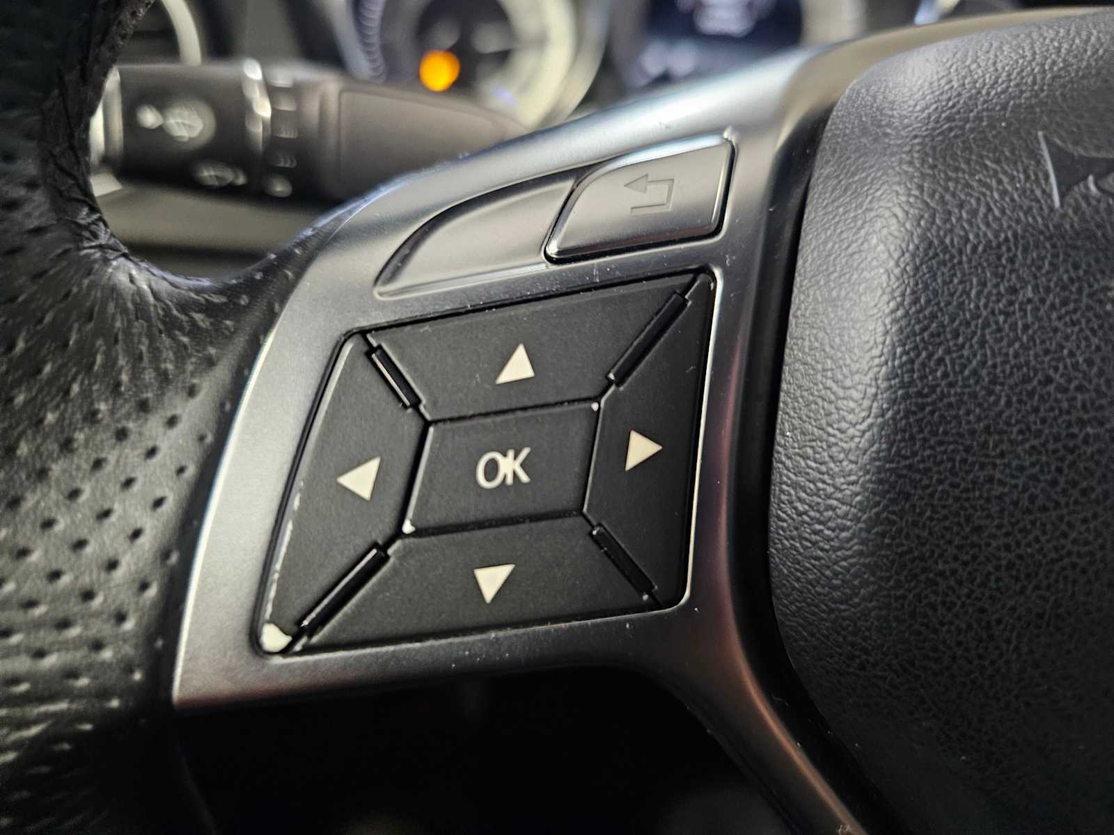 Thumbnail: 2013 Mercedes-Benz C-Class - 21