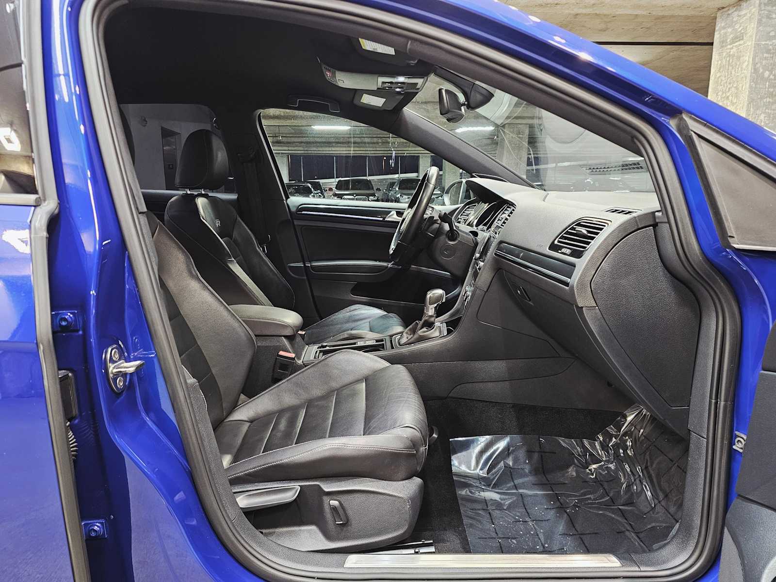 Thumbnail: 2015 Volkswagen Golf - 24