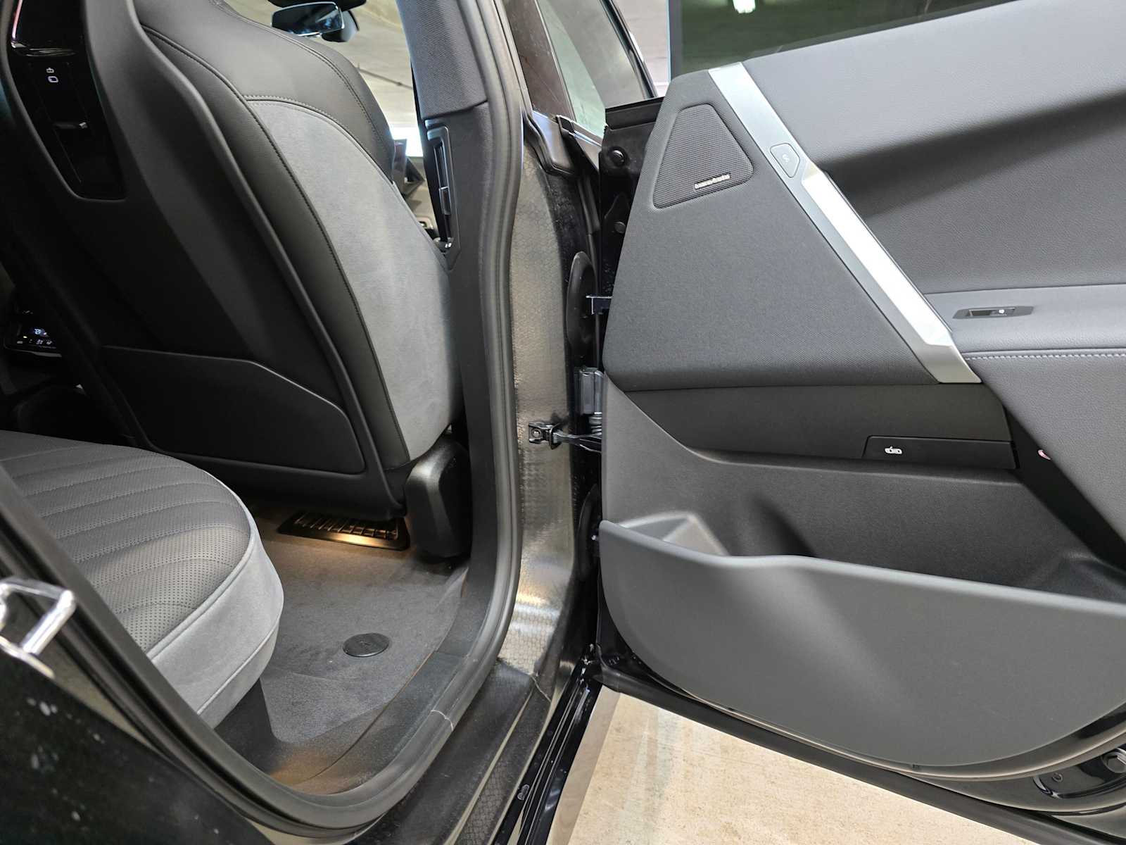 Thumbnail: 2026 BMW iX - 26