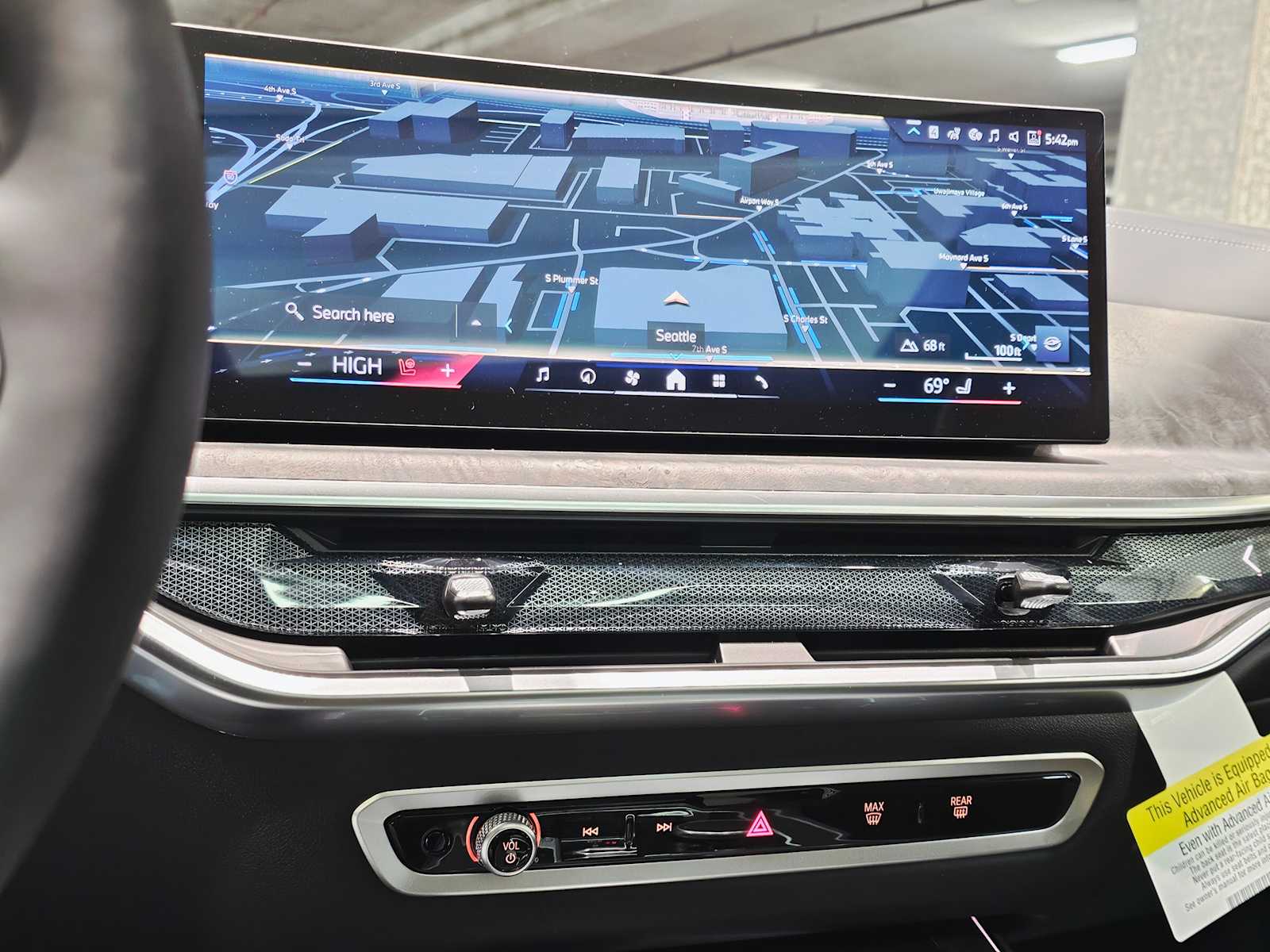 Thumbnail: 2026 BMW X7 - 16