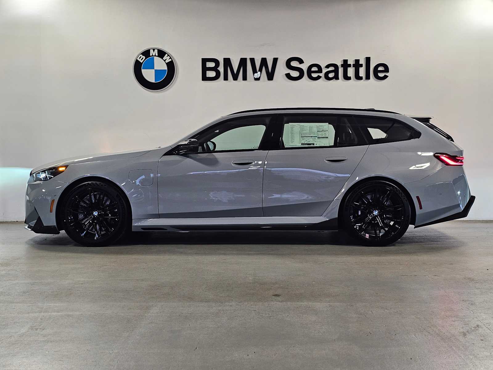 Thumbnail: 2026 BMW M5 - 3