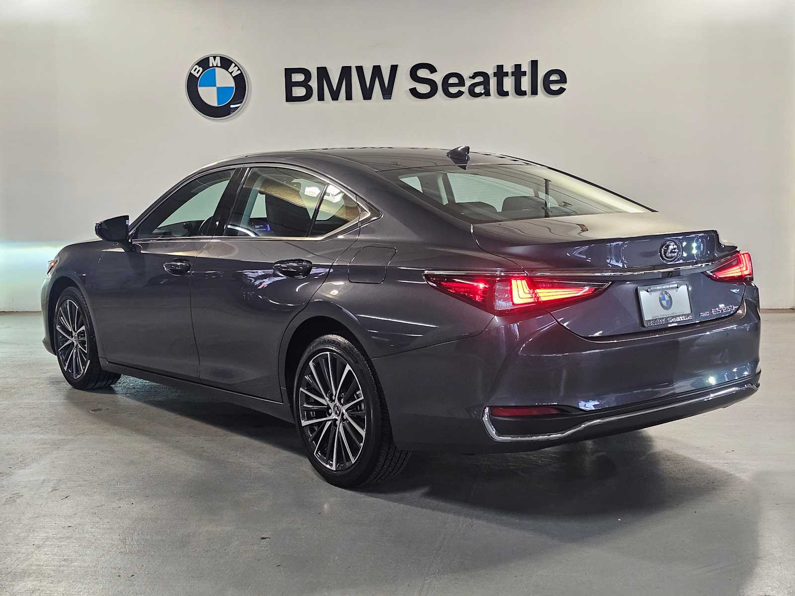 Thumbnail: 2023 Lexus ES - 4