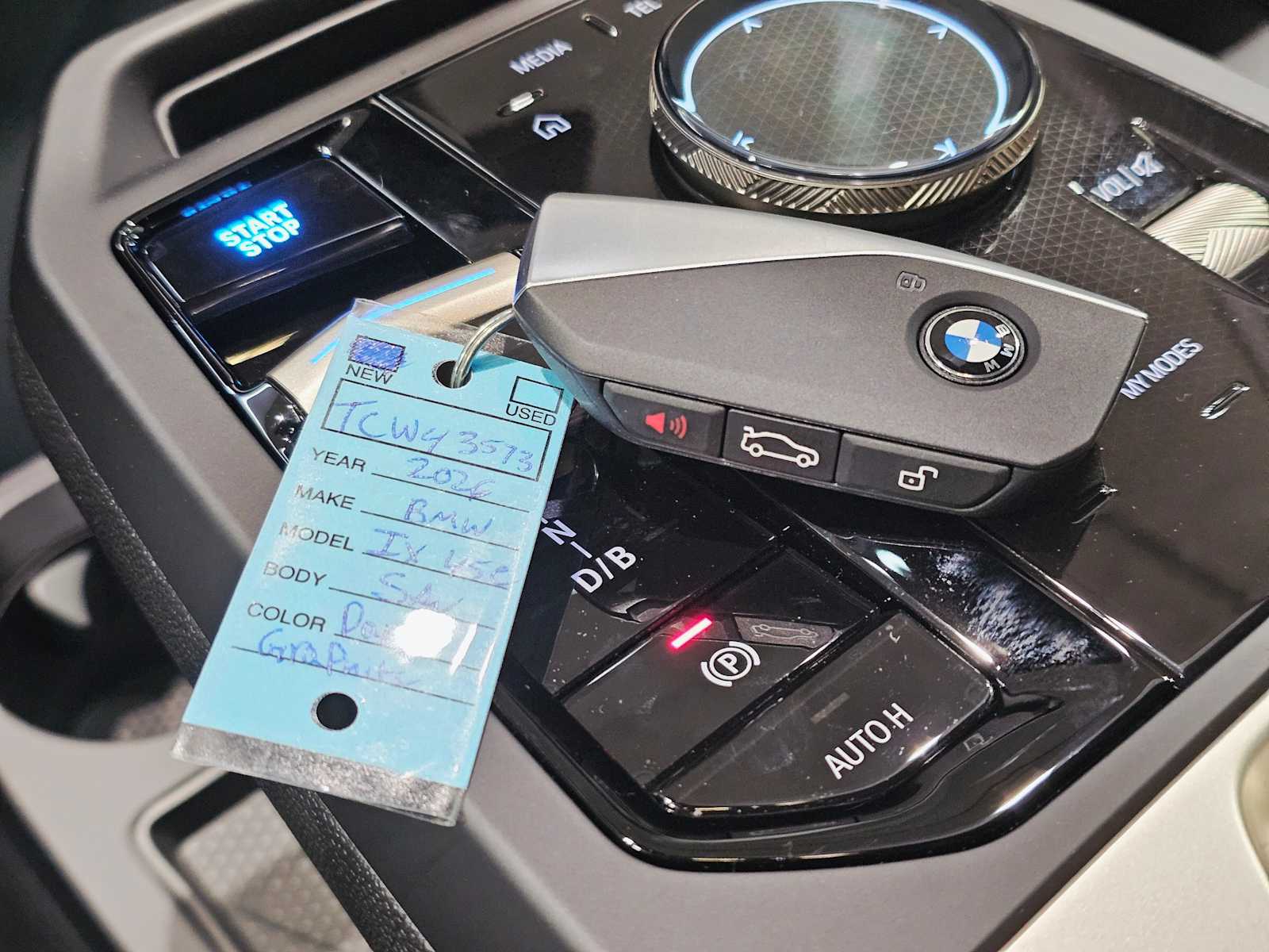 Thumbnail: 2026 BMW iX - 30