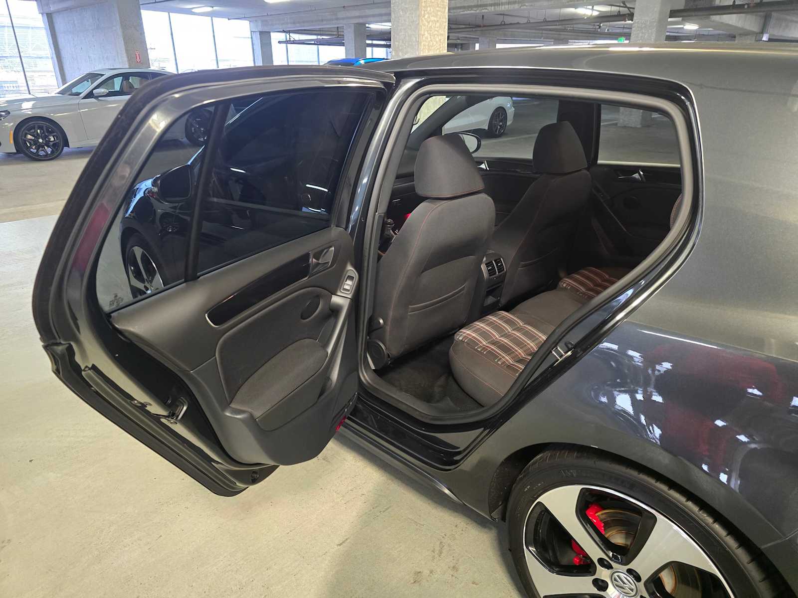 Thumbnail: 2012 Volkswagen Golf - 25