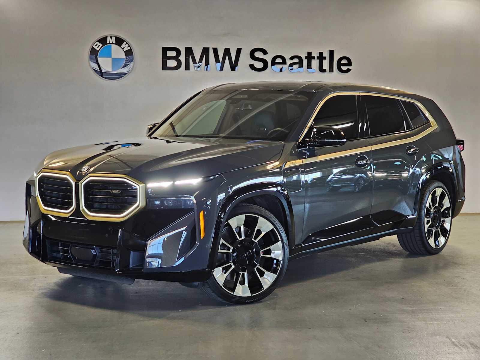 Thumbnail: 2023 BMW XM - 1